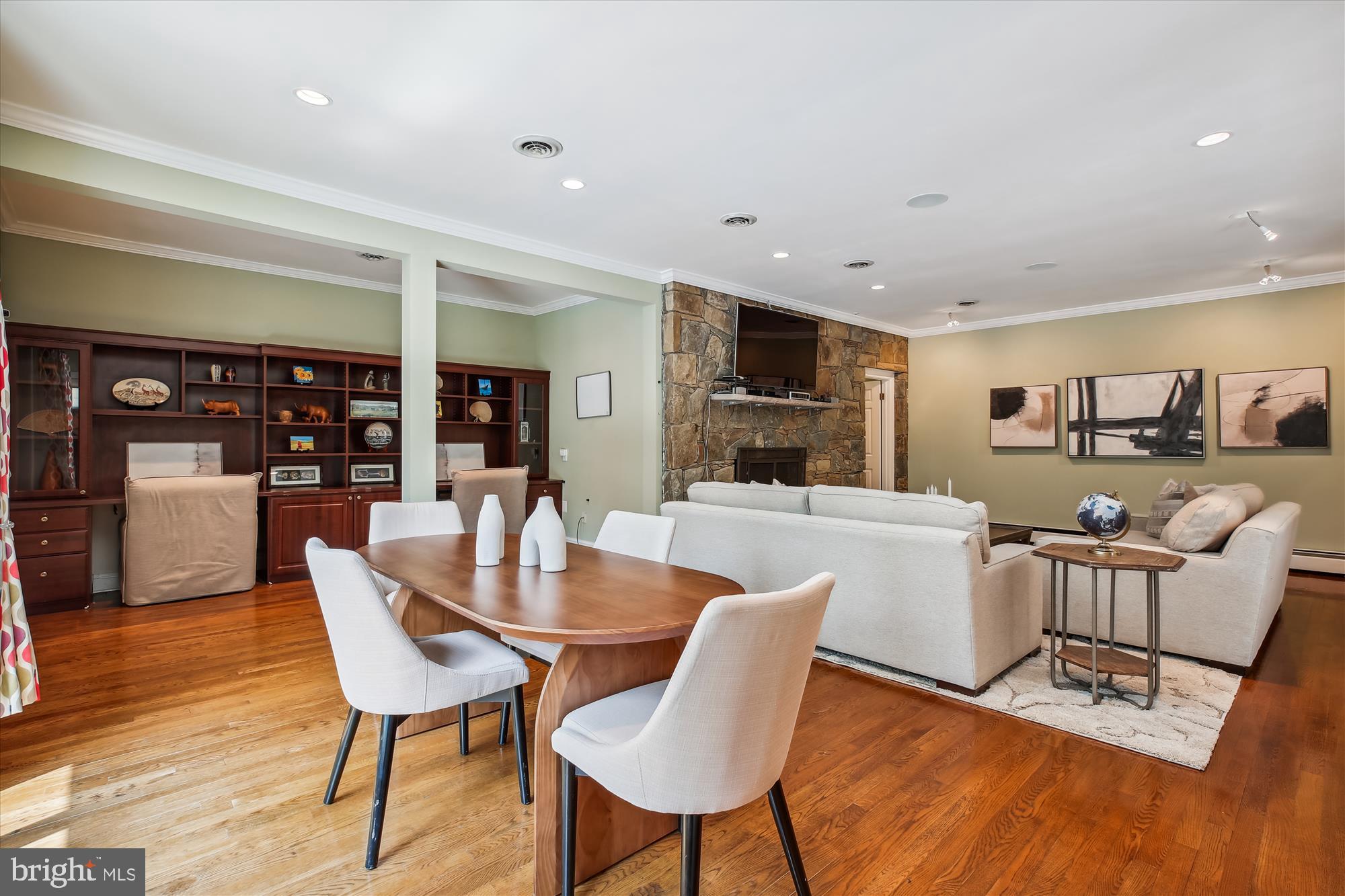 POTOMAC OUTSIDE - Residential