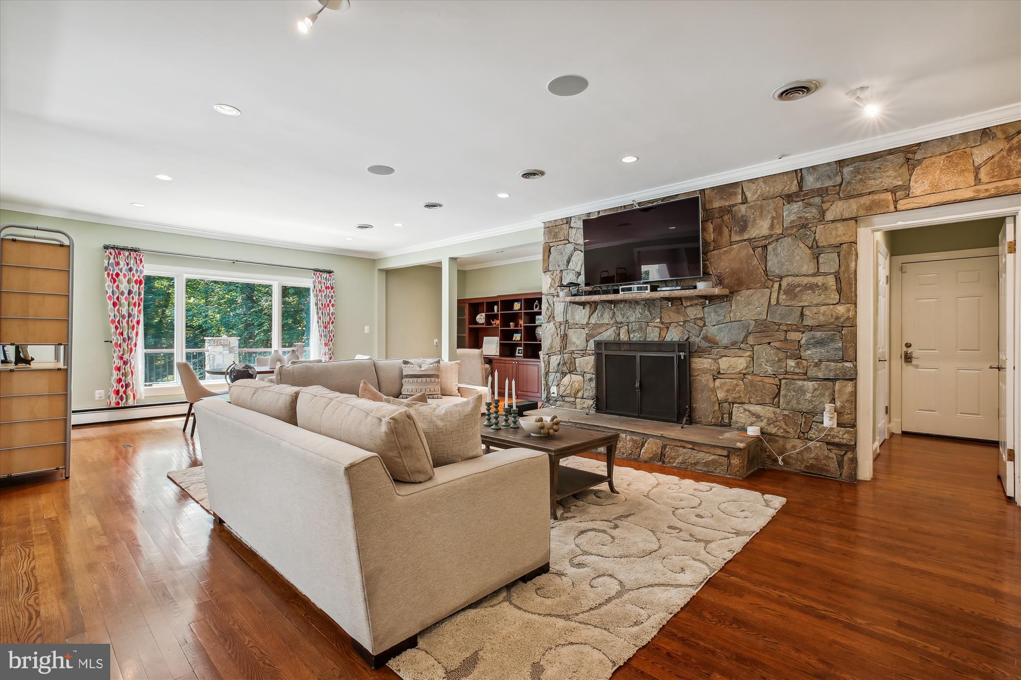 POTOMAC OUTSIDE - Residential