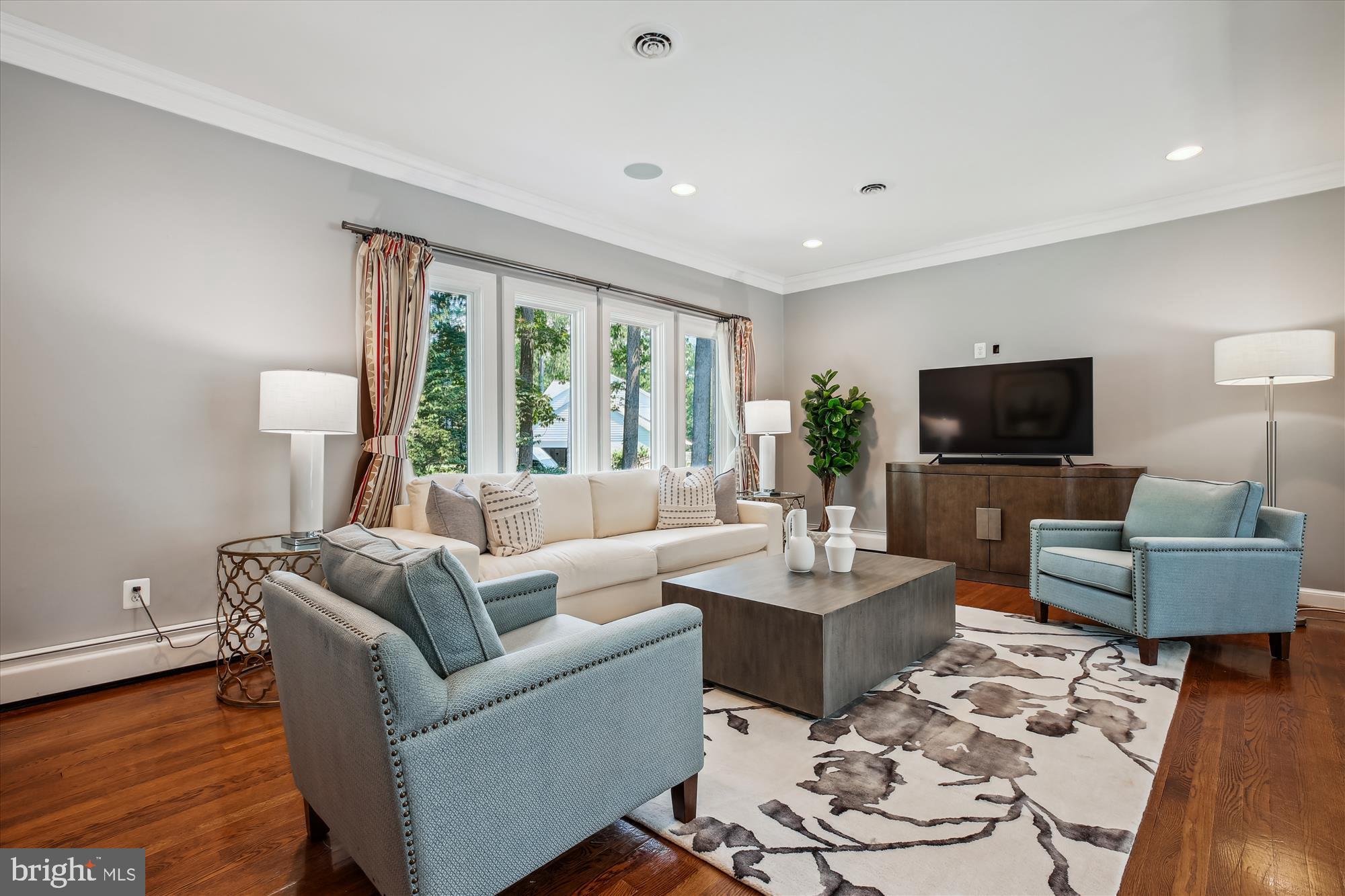 POTOMAC OUTSIDE - Residential