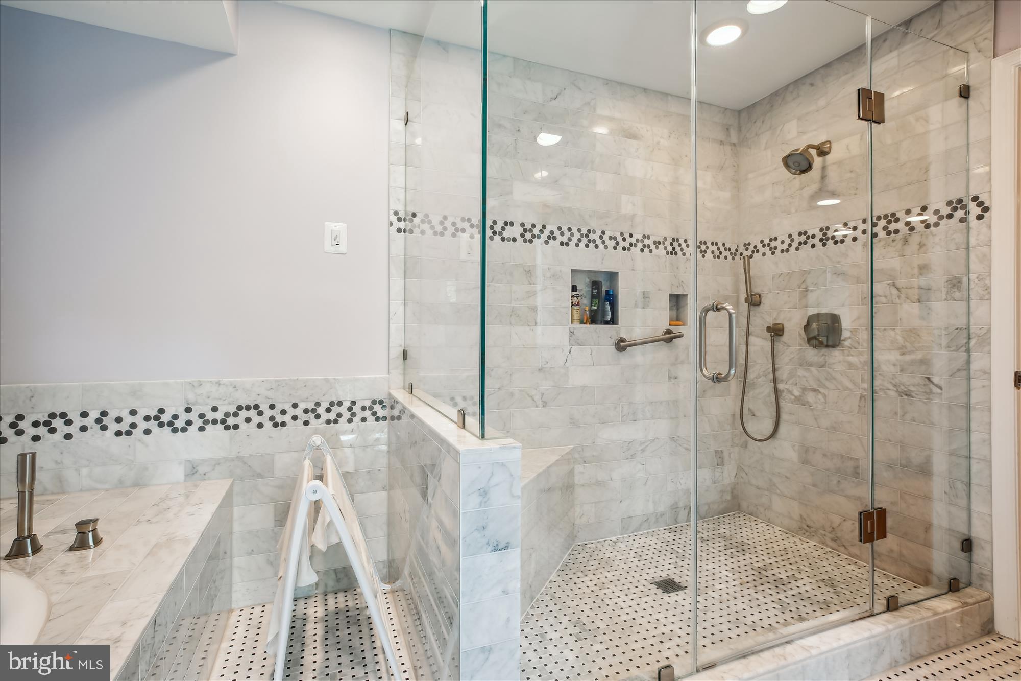 POTOMAC OUTSIDE - Residential