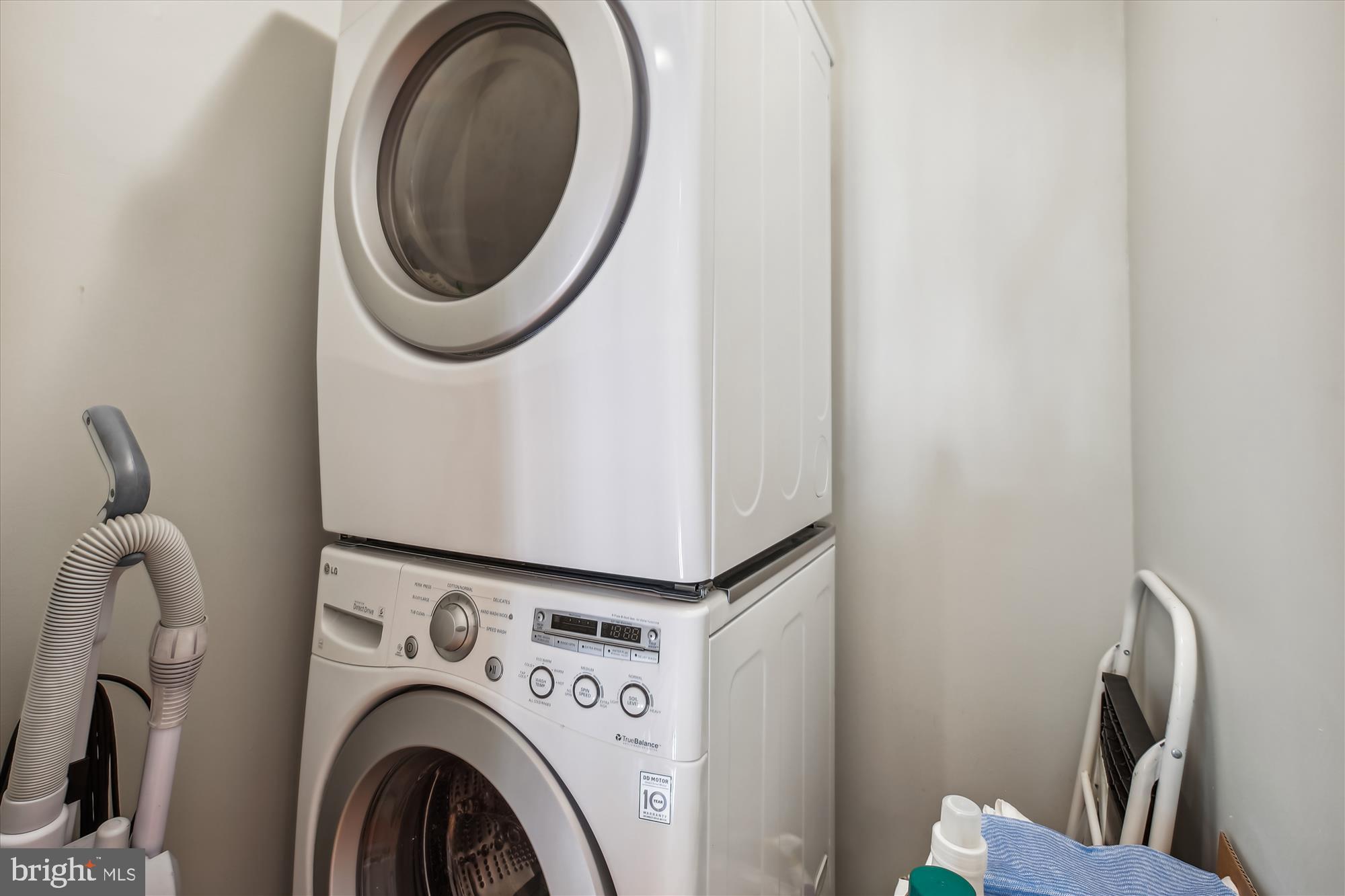 POTOMAC OUTSIDE - Residential