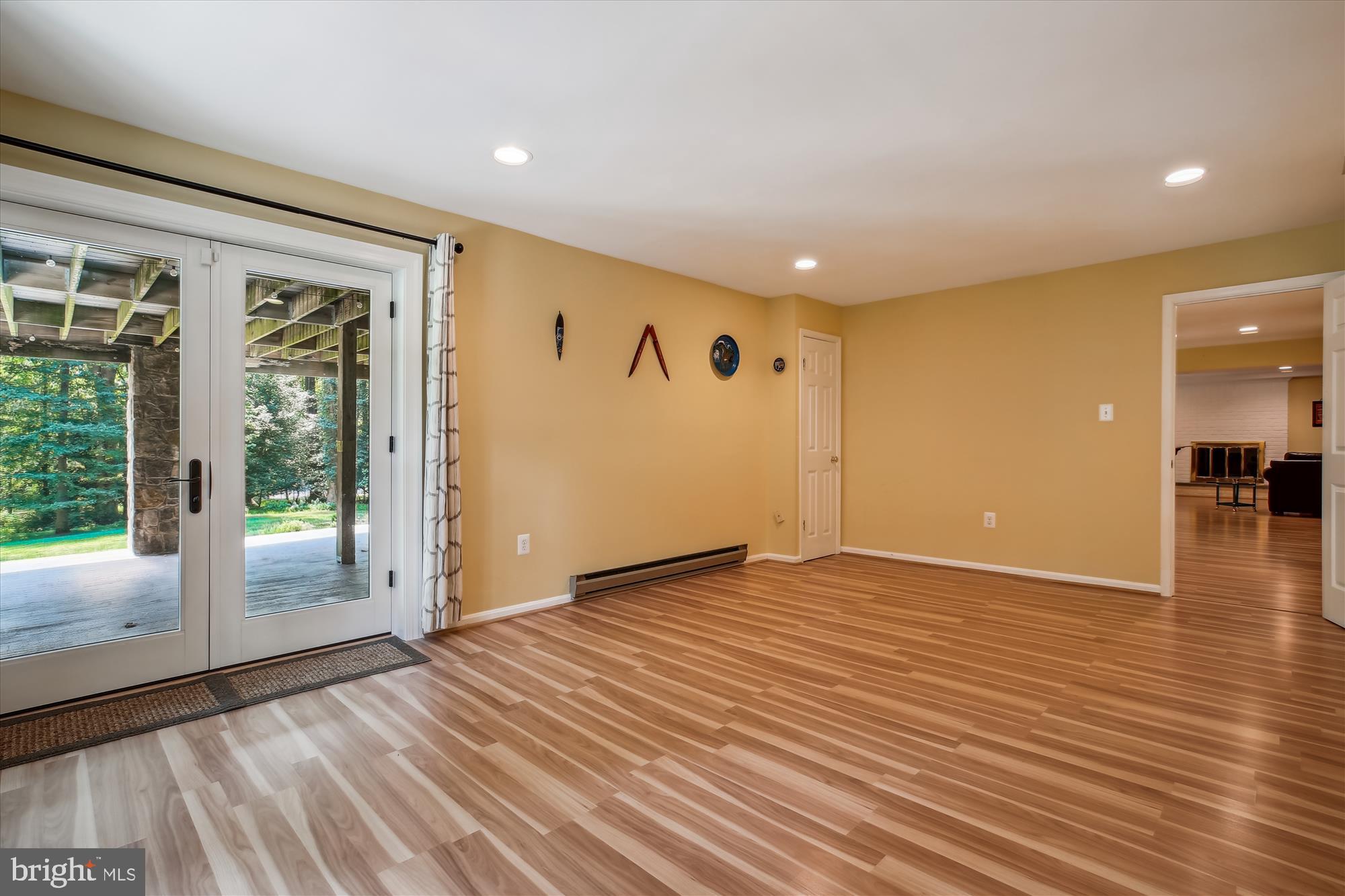 POTOMAC OUTSIDE - Residential