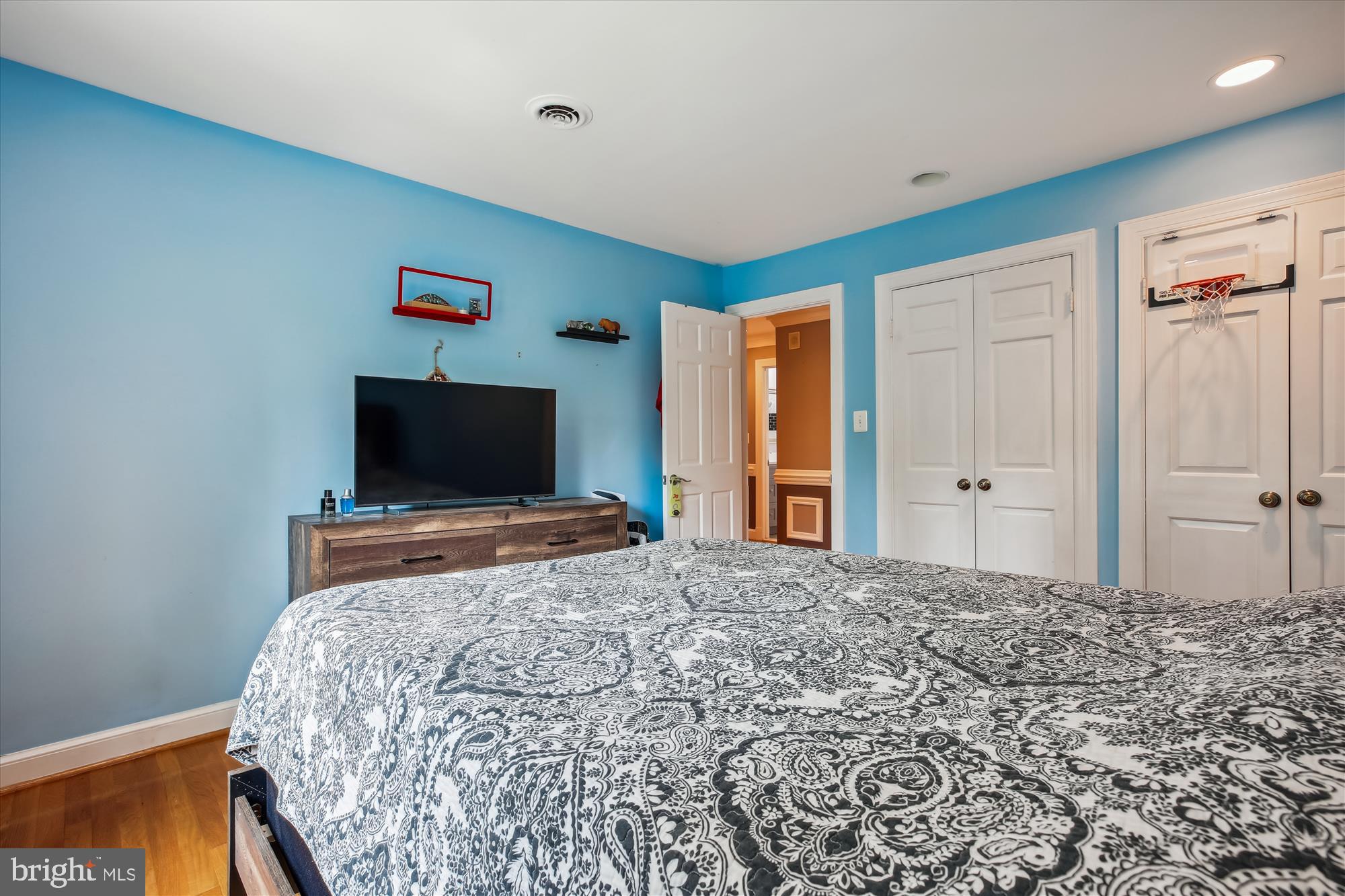 POTOMAC OUTSIDE - Residential