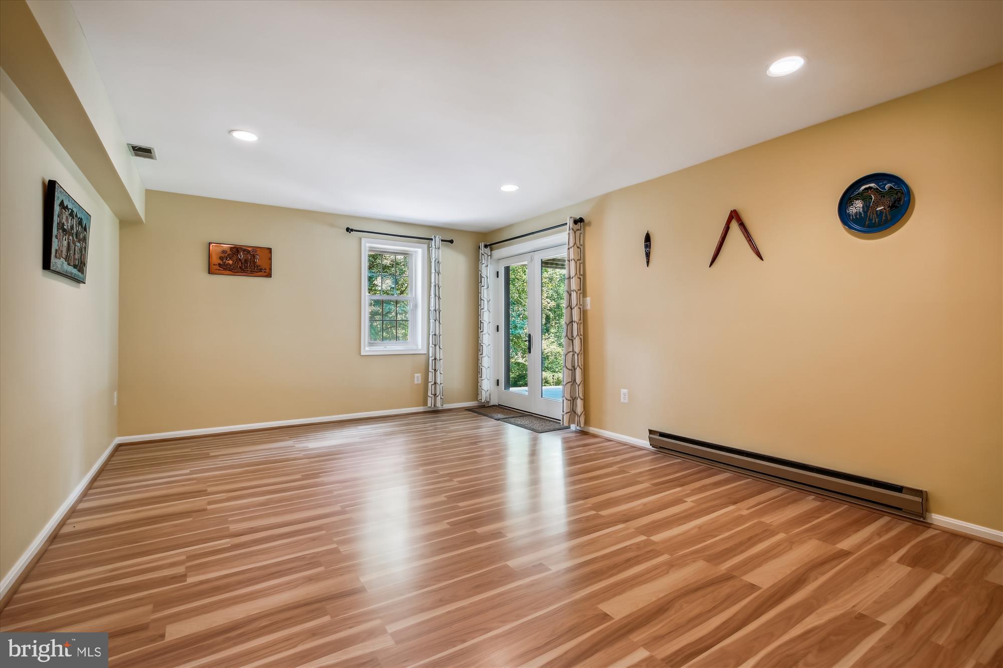 POTOMAC OUTSIDE - Residential