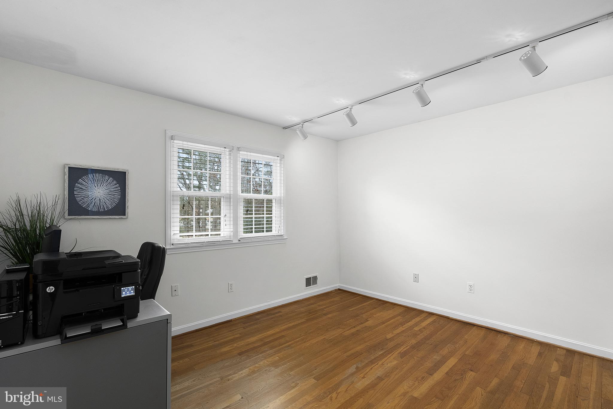 MC LEAN HAMLET - Residential