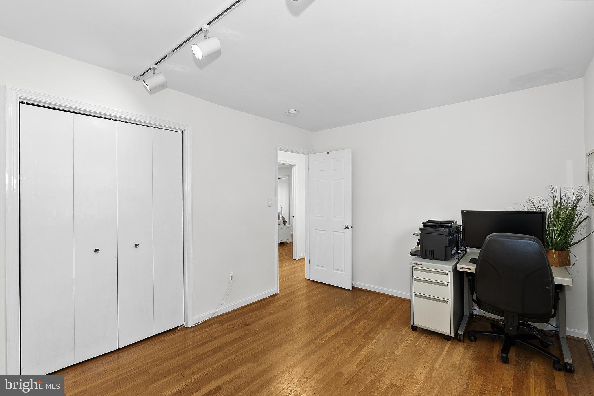 MC LEAN HAMLET - Residential