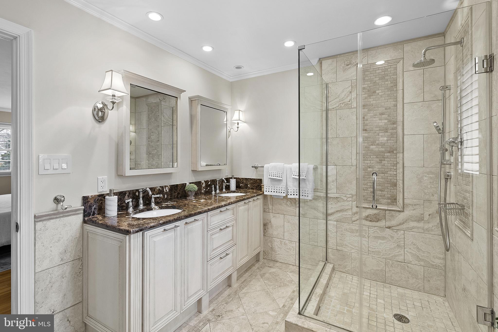 MC LEAN HAMLET - Residential