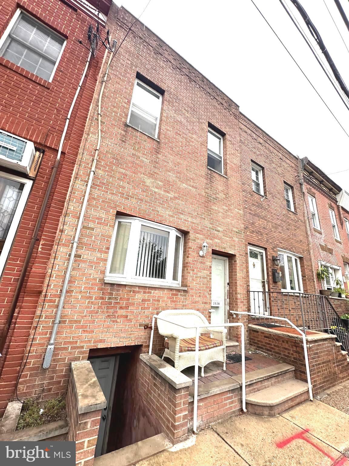 LOWER MOYAMENSING - Residential Lease