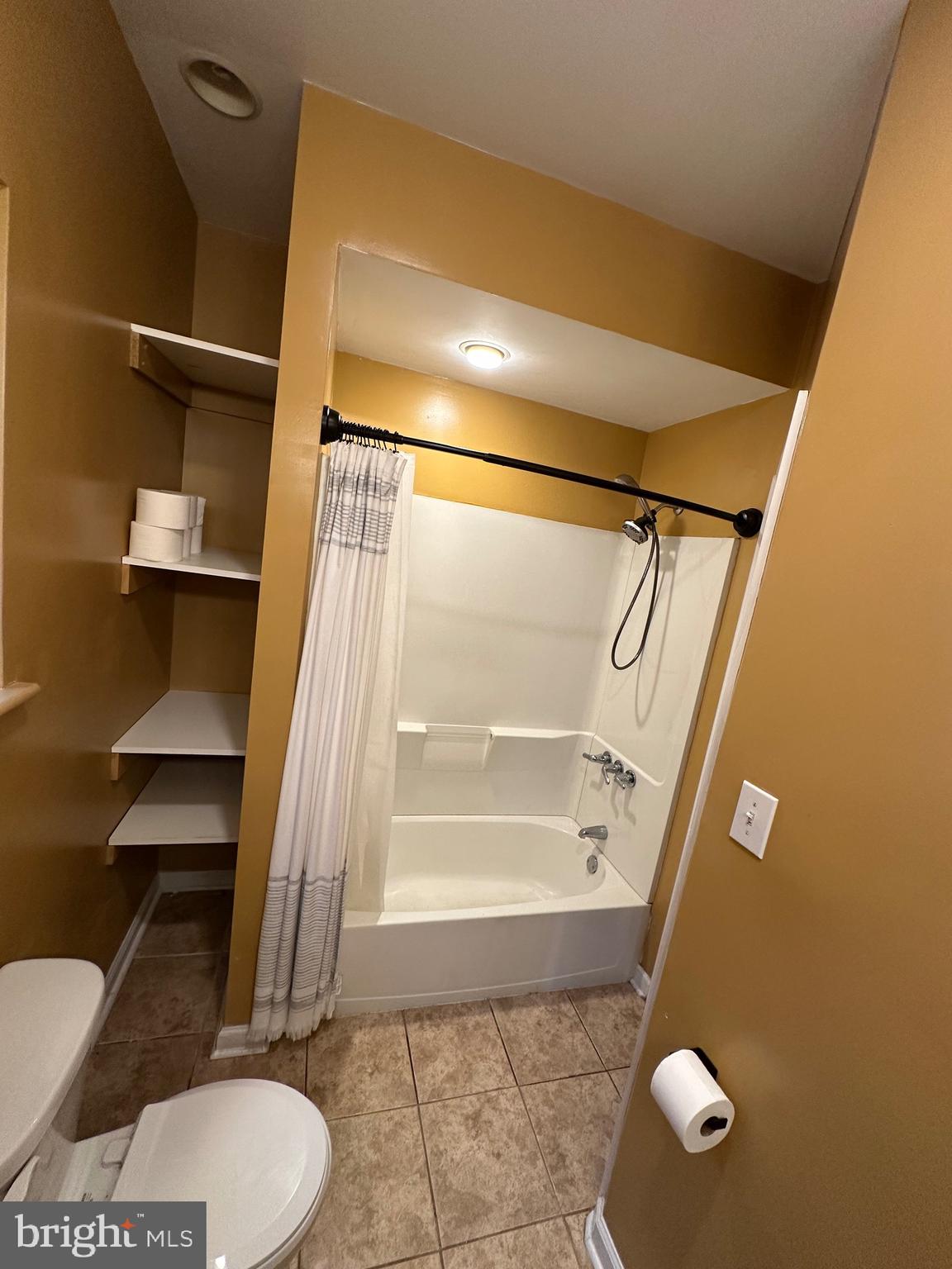 LOWER MOYAMENSING - Residential Lease