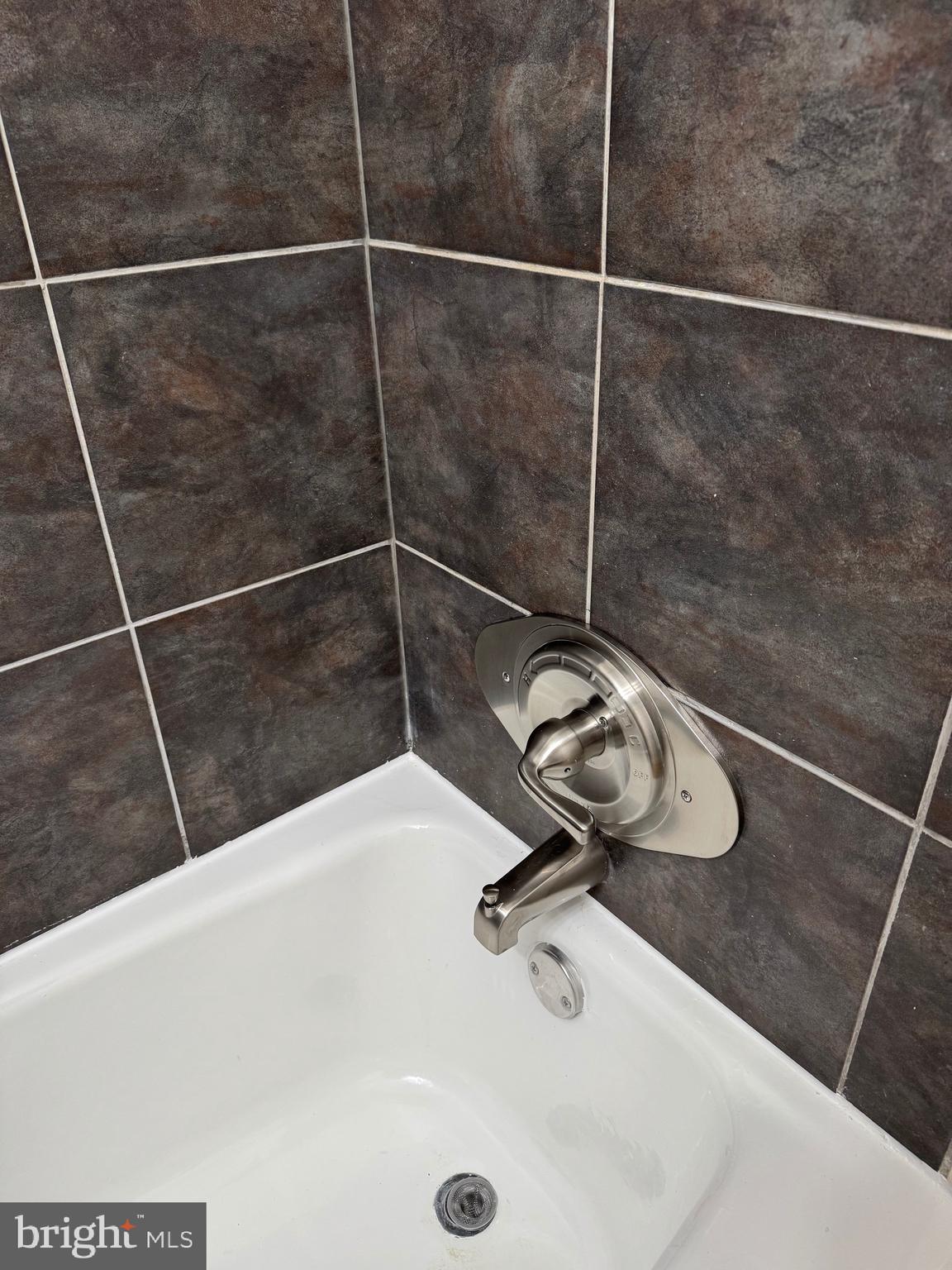 SWANN HILL CONDOMINIUMS - Residential