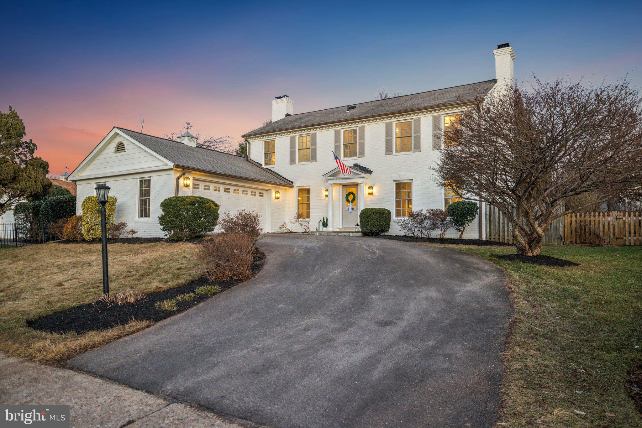 COUNTRY CLUB MANOR - Residential