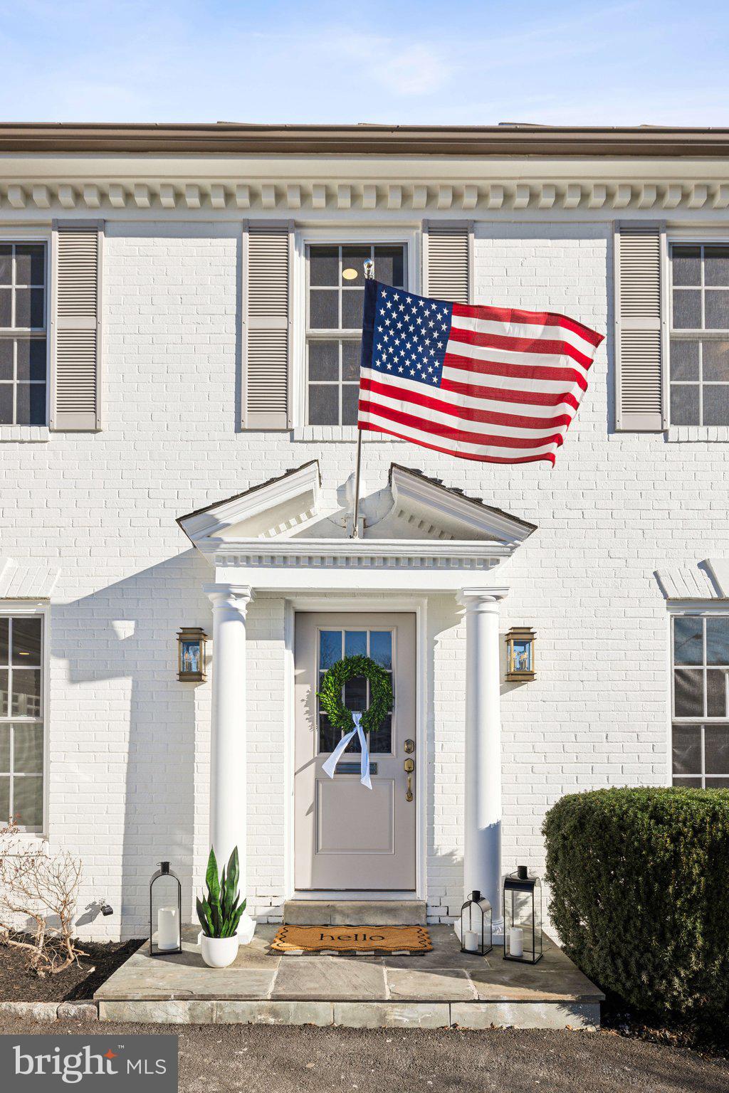 COUNTRY CLUB MANOR - Residential