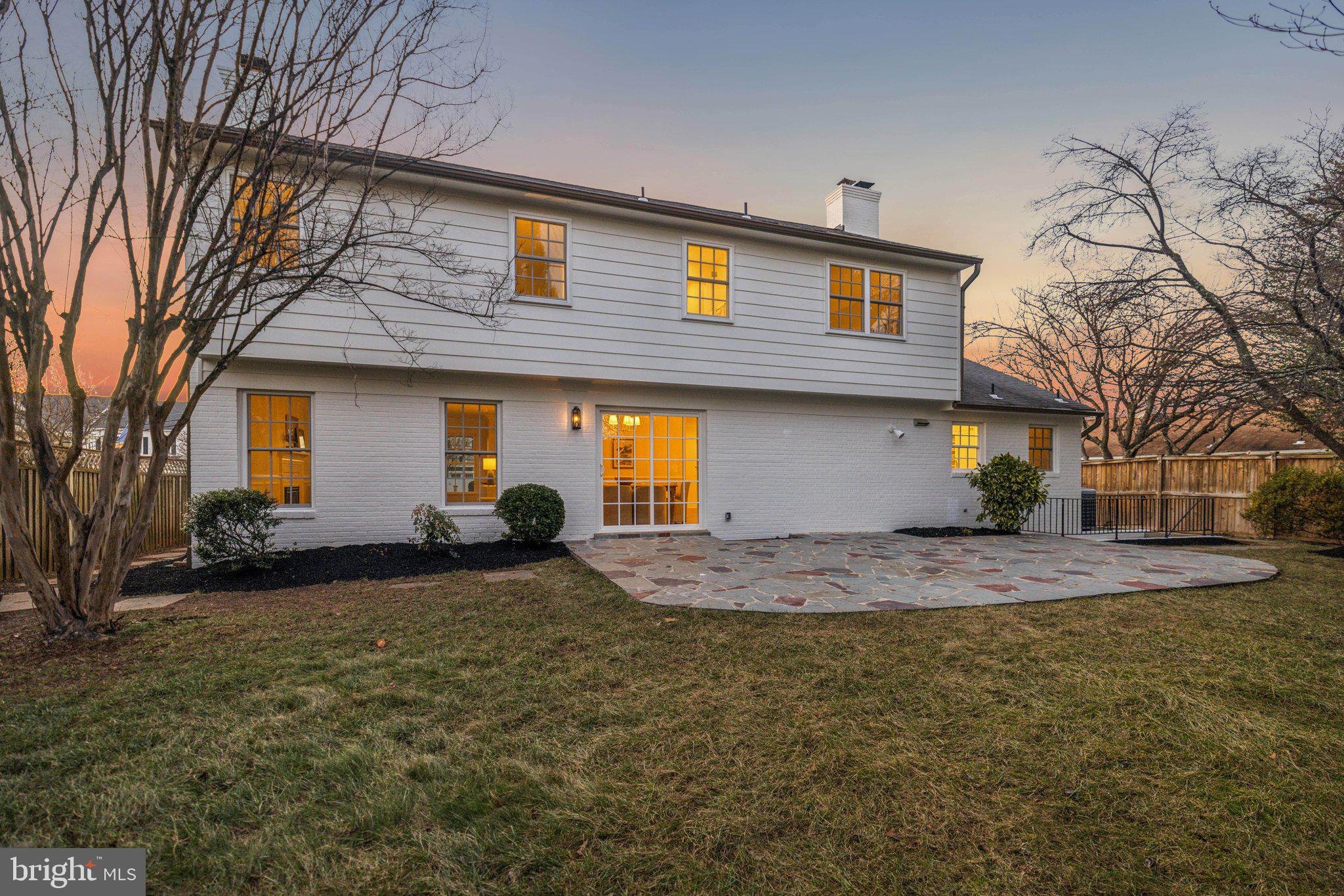 COUNTRY CLUB MANOR - Residential