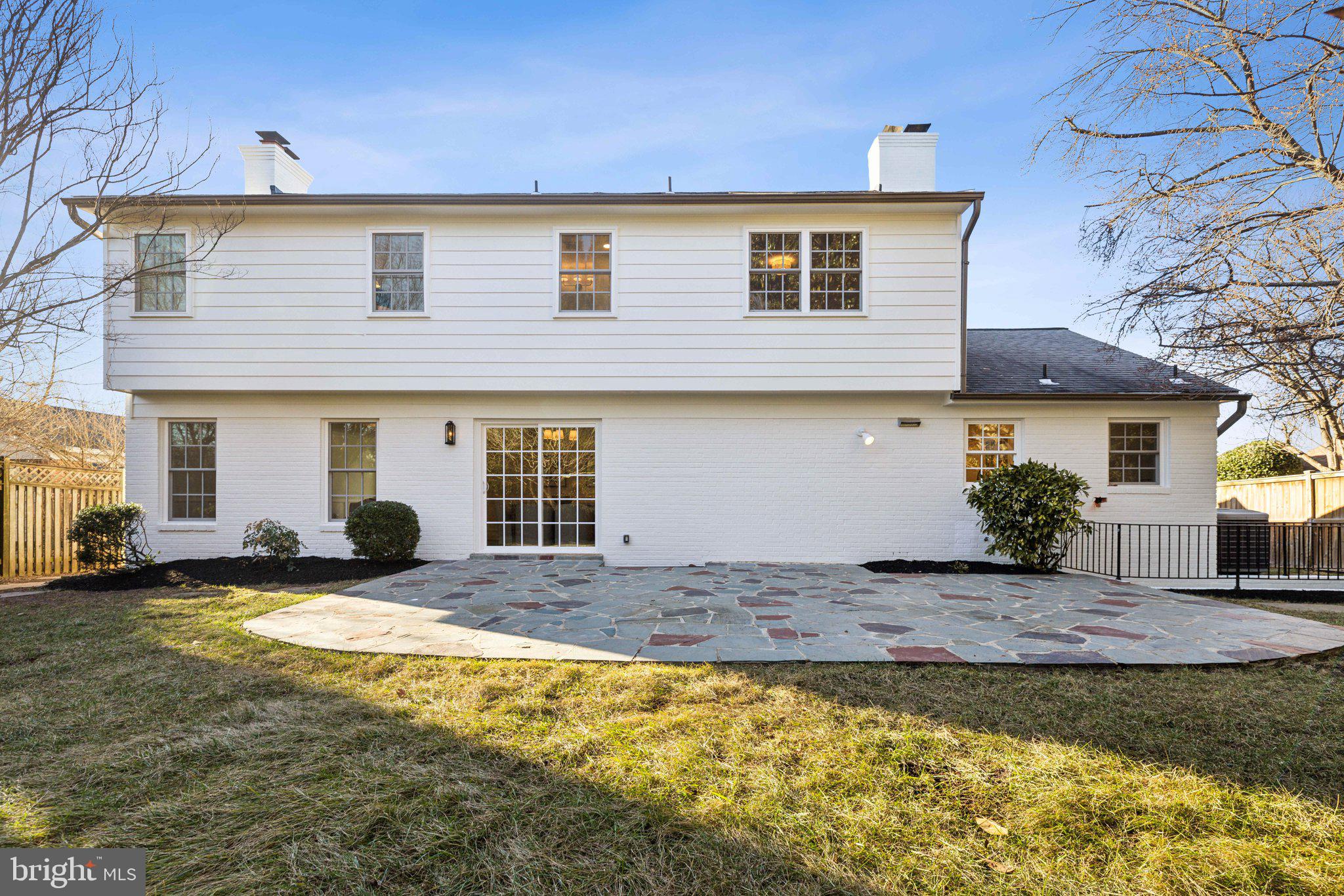 COUNTRY CLUB MANOR - Residential