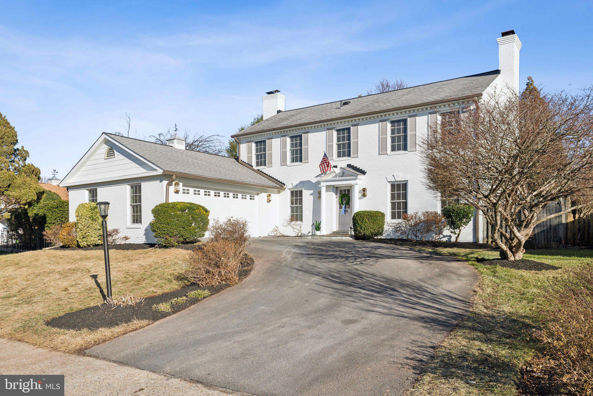 COUNTRY CLUB MANOR - Residential