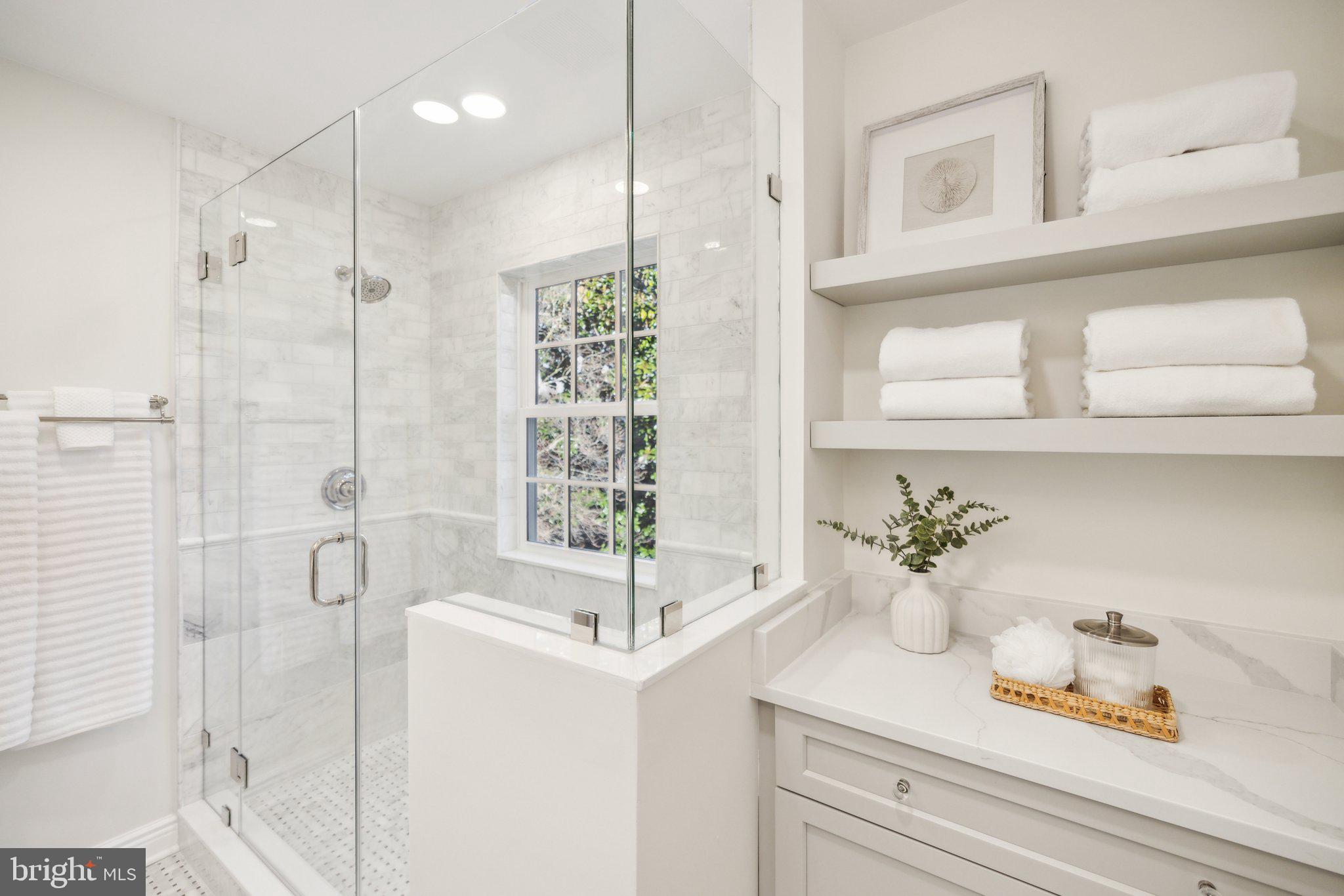 COUNTRY CLUB MANOR - Residential