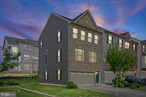 Townhouse For Sale - 4111 Shirley Rose Court #A<br/> UPPER MARLBORO, MD 20772