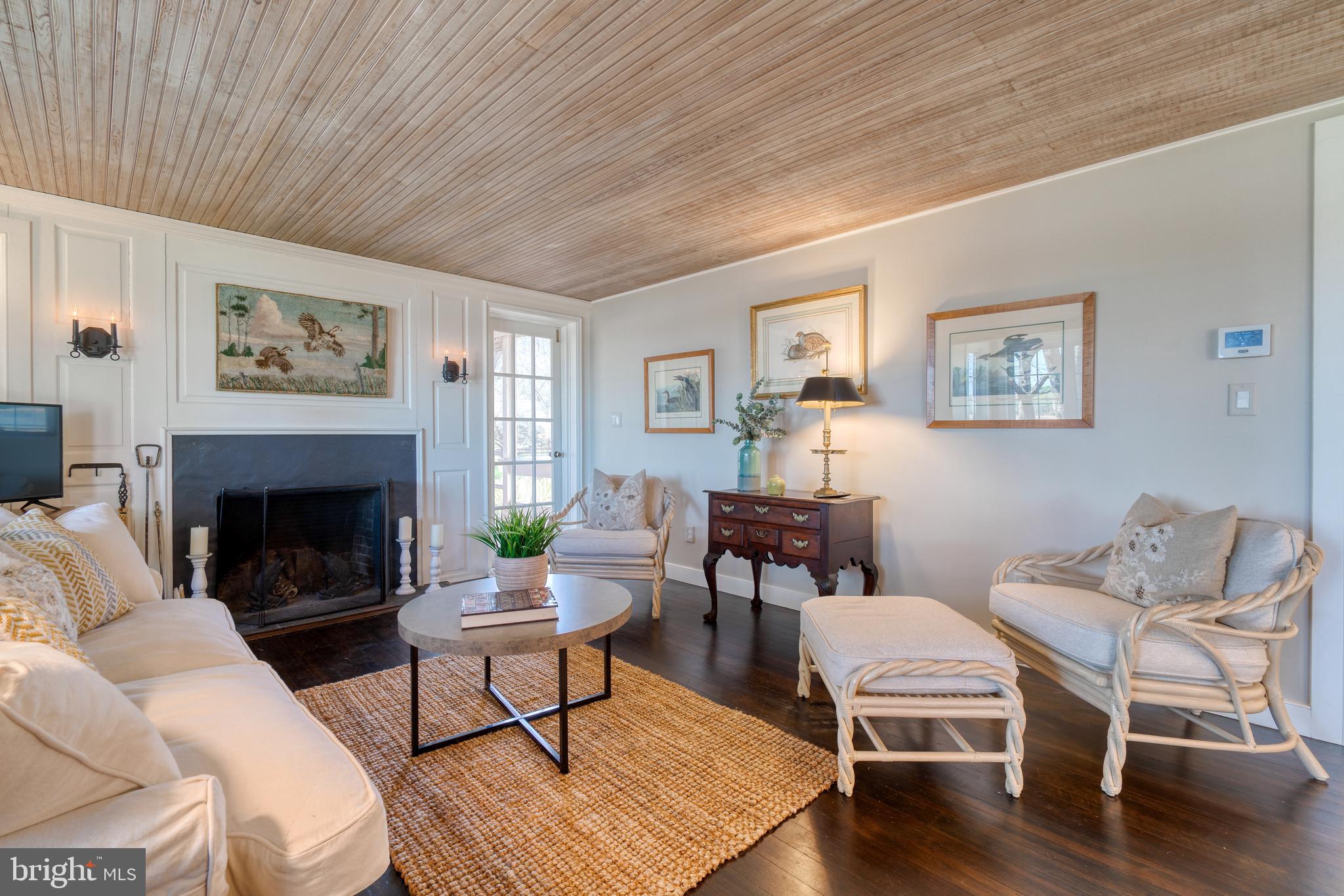 BROAD NECK - Residential