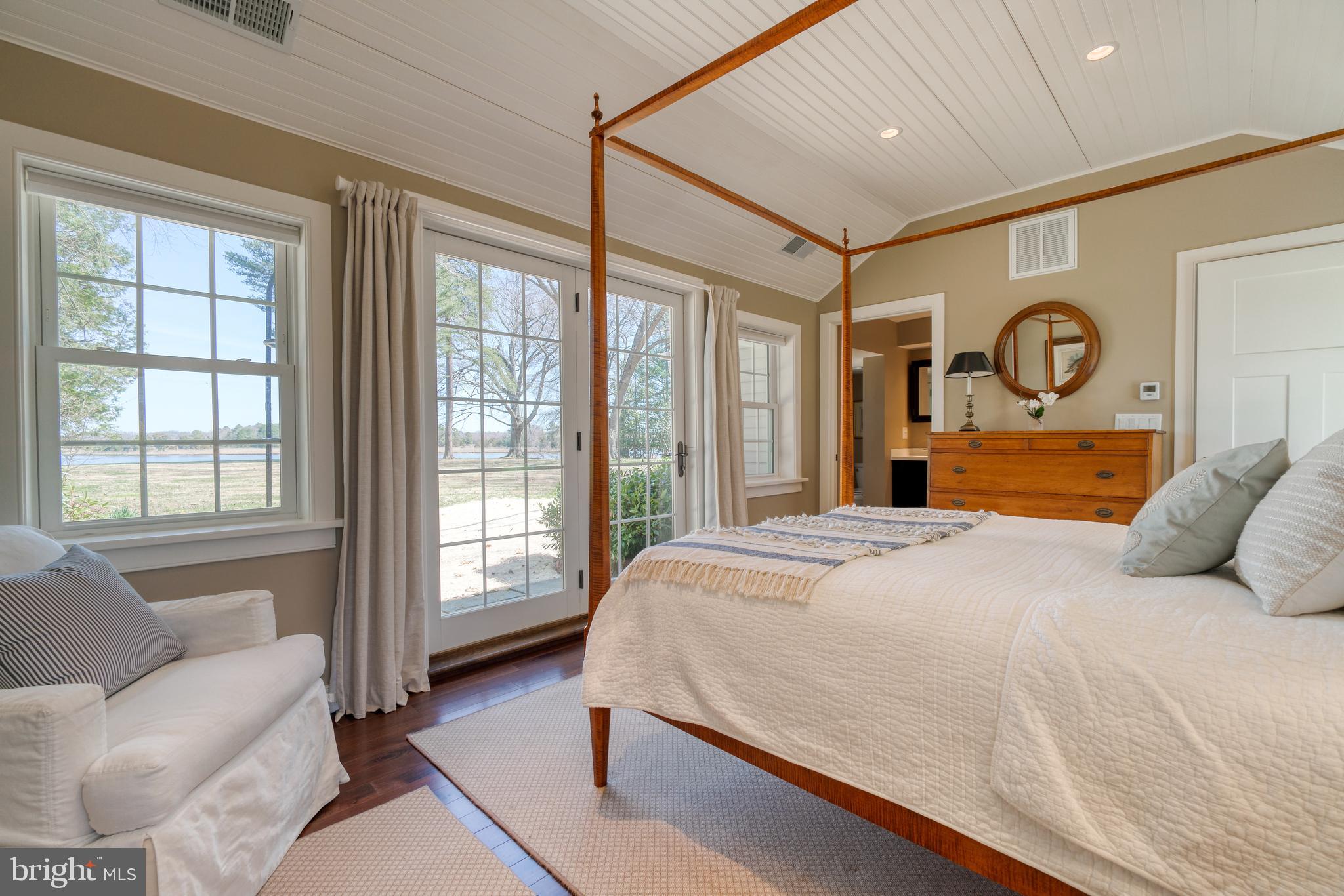 BROAD NECK - Residential