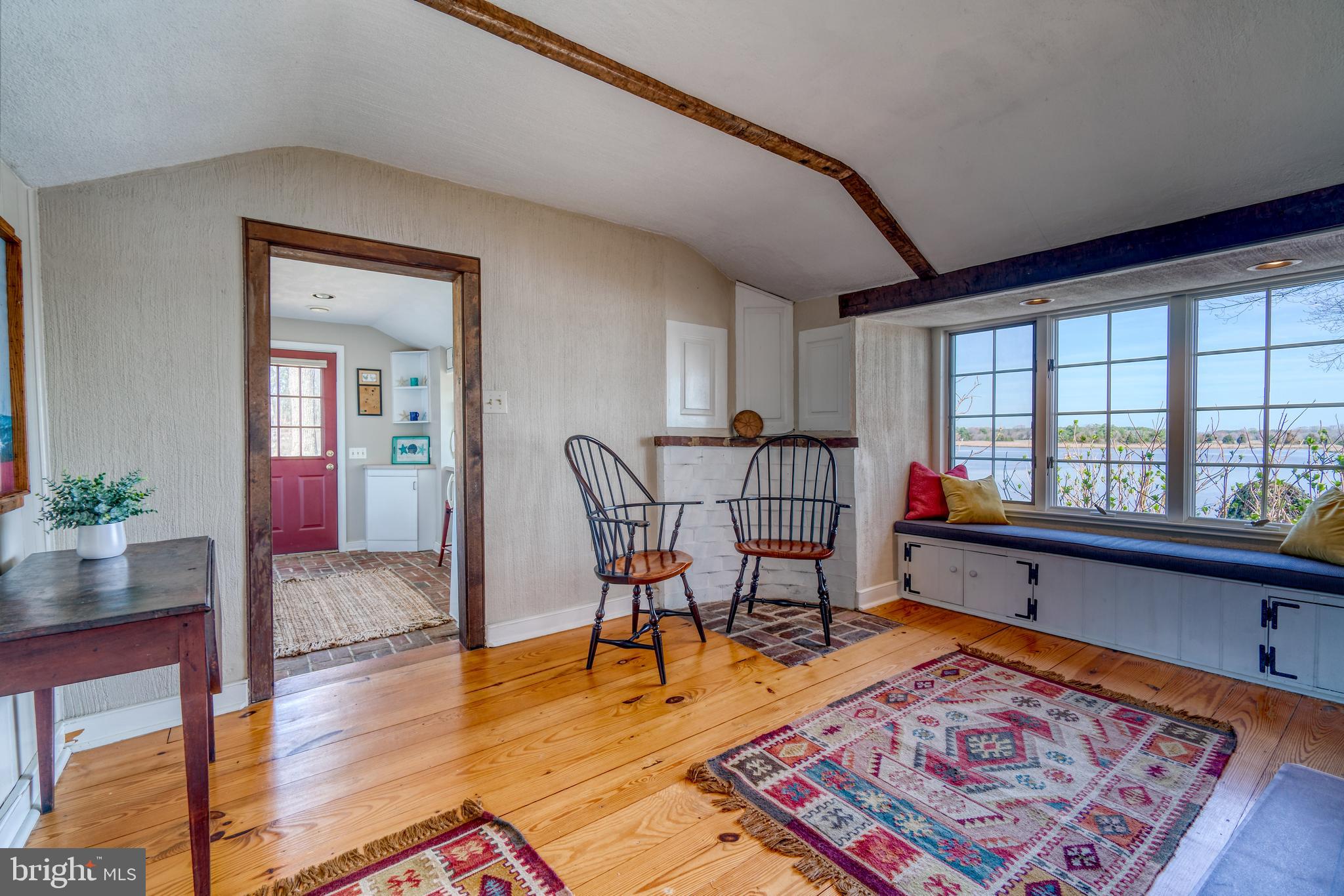 BROAD NECK - Residential