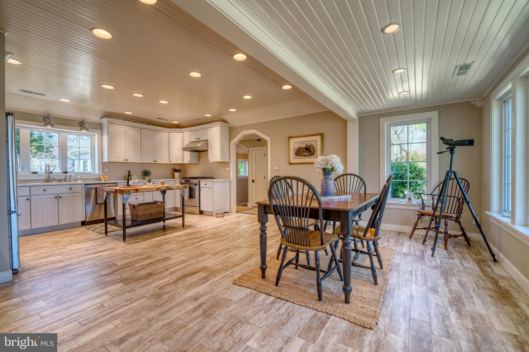 BROAD NECK - Residential