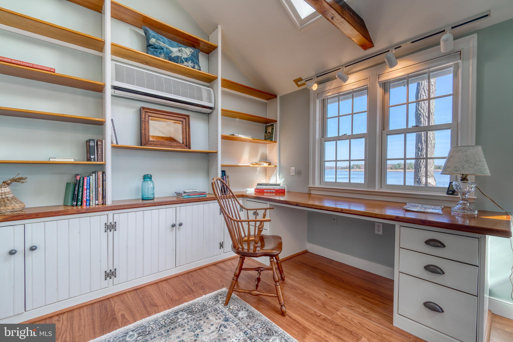 BROAD NECK - Residential