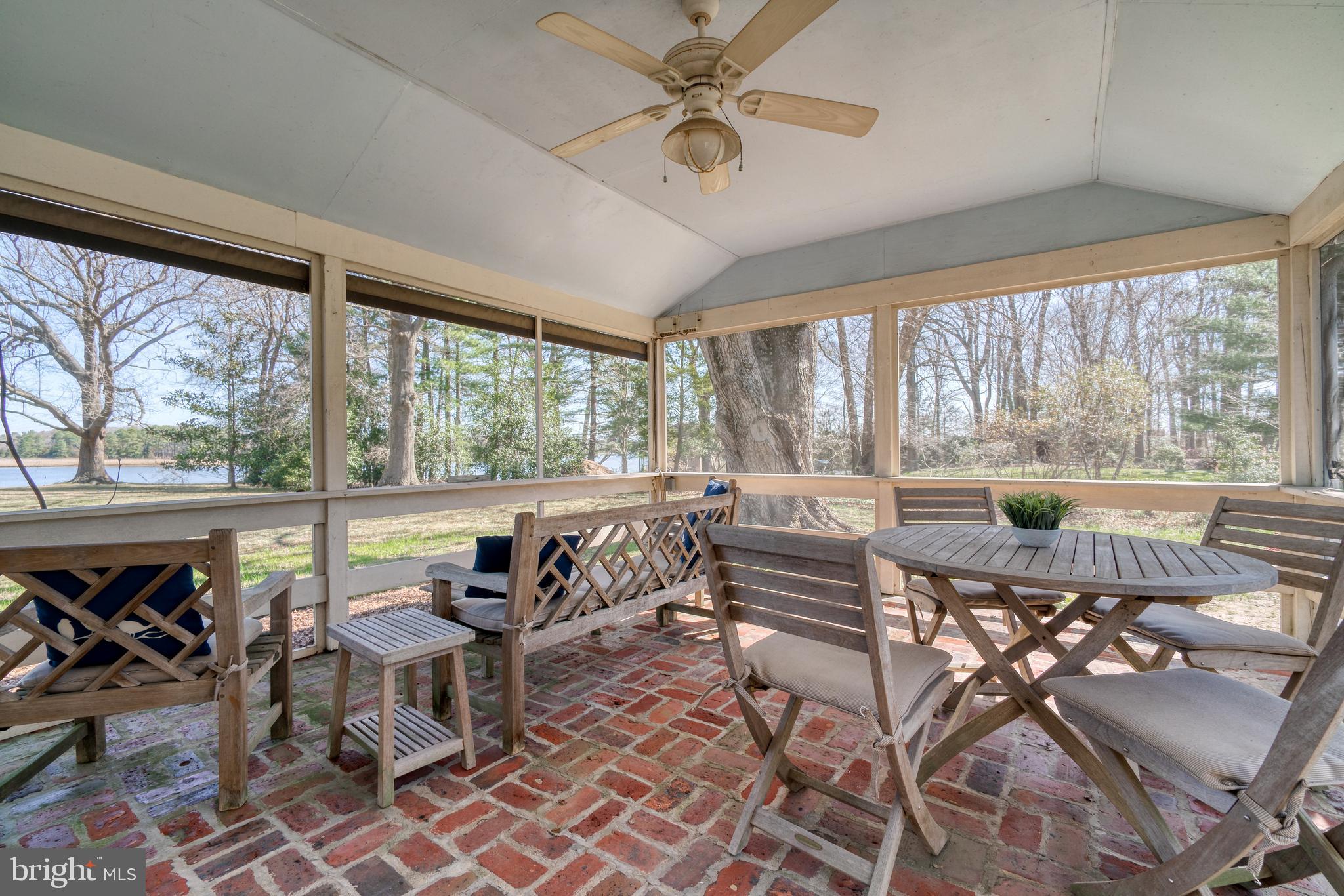 BROAD NECK - Residential