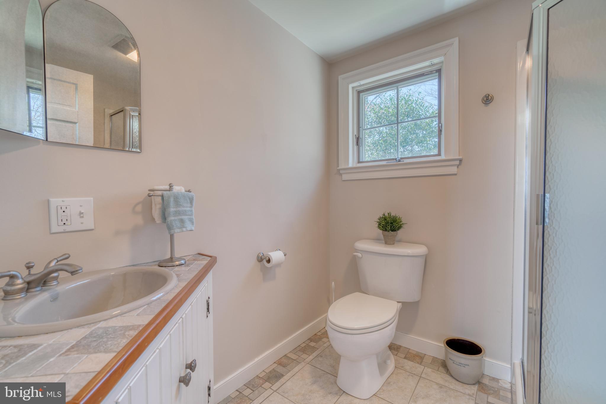 BROAD NECK - Residential