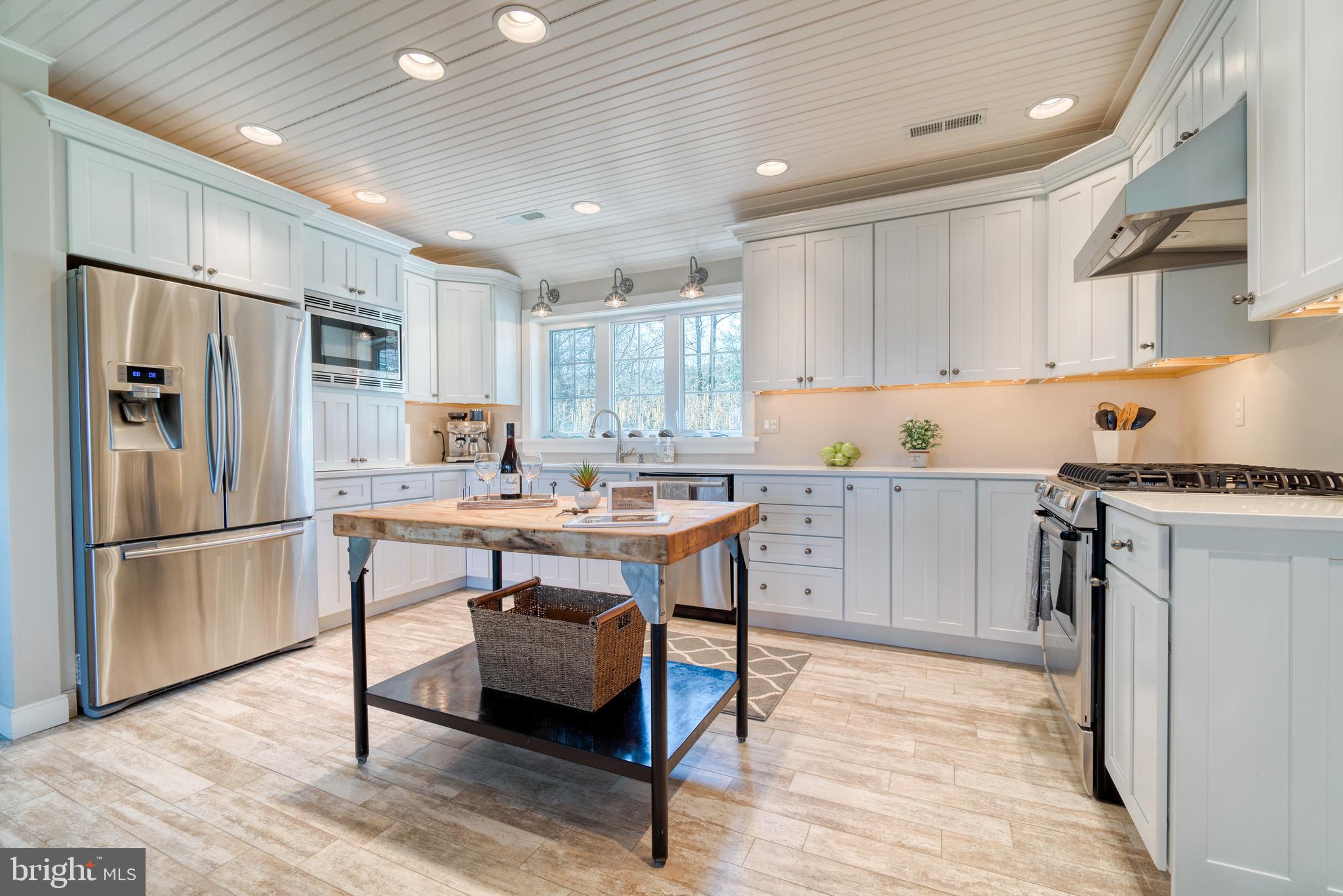 BROAD NECK - Residential