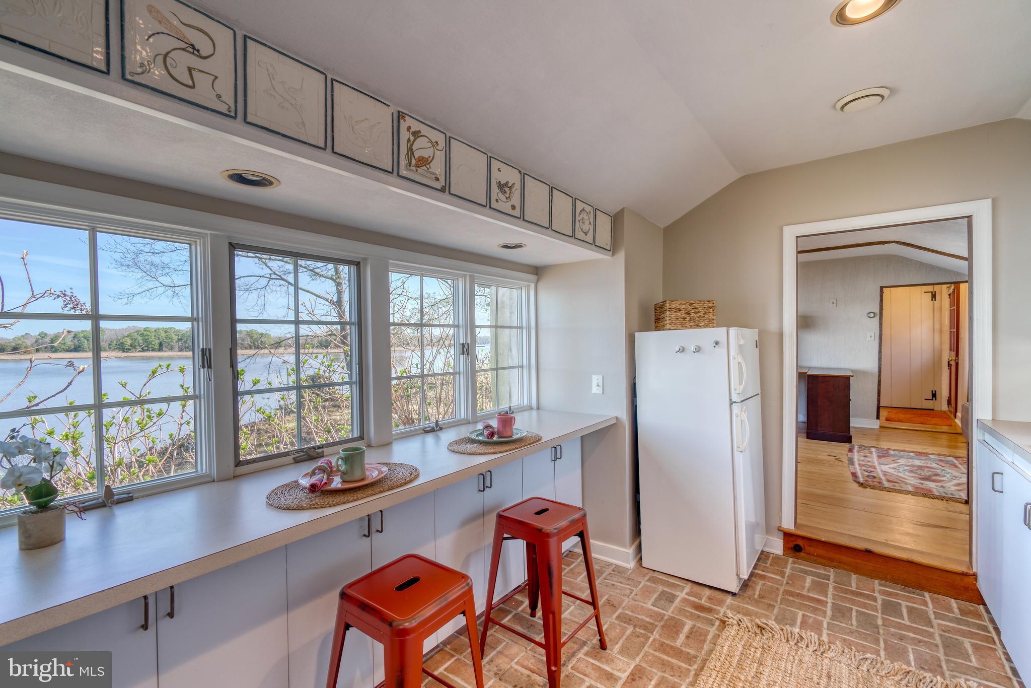 BROAD NECK - Residential