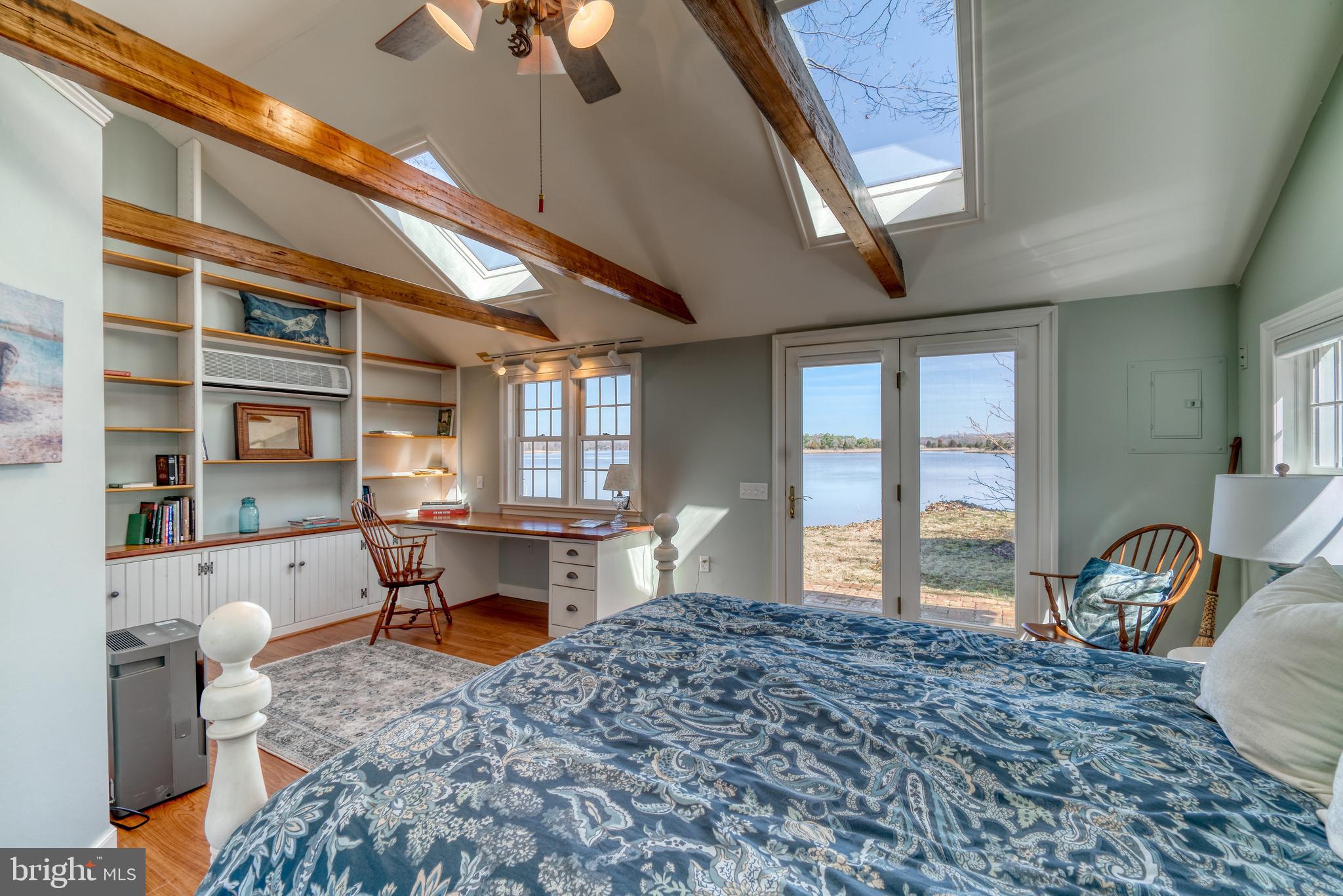 BROAD NECK - Residential