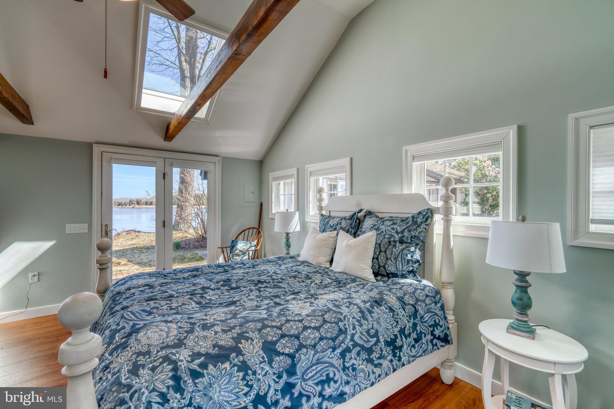 BROAD NECK - Residential