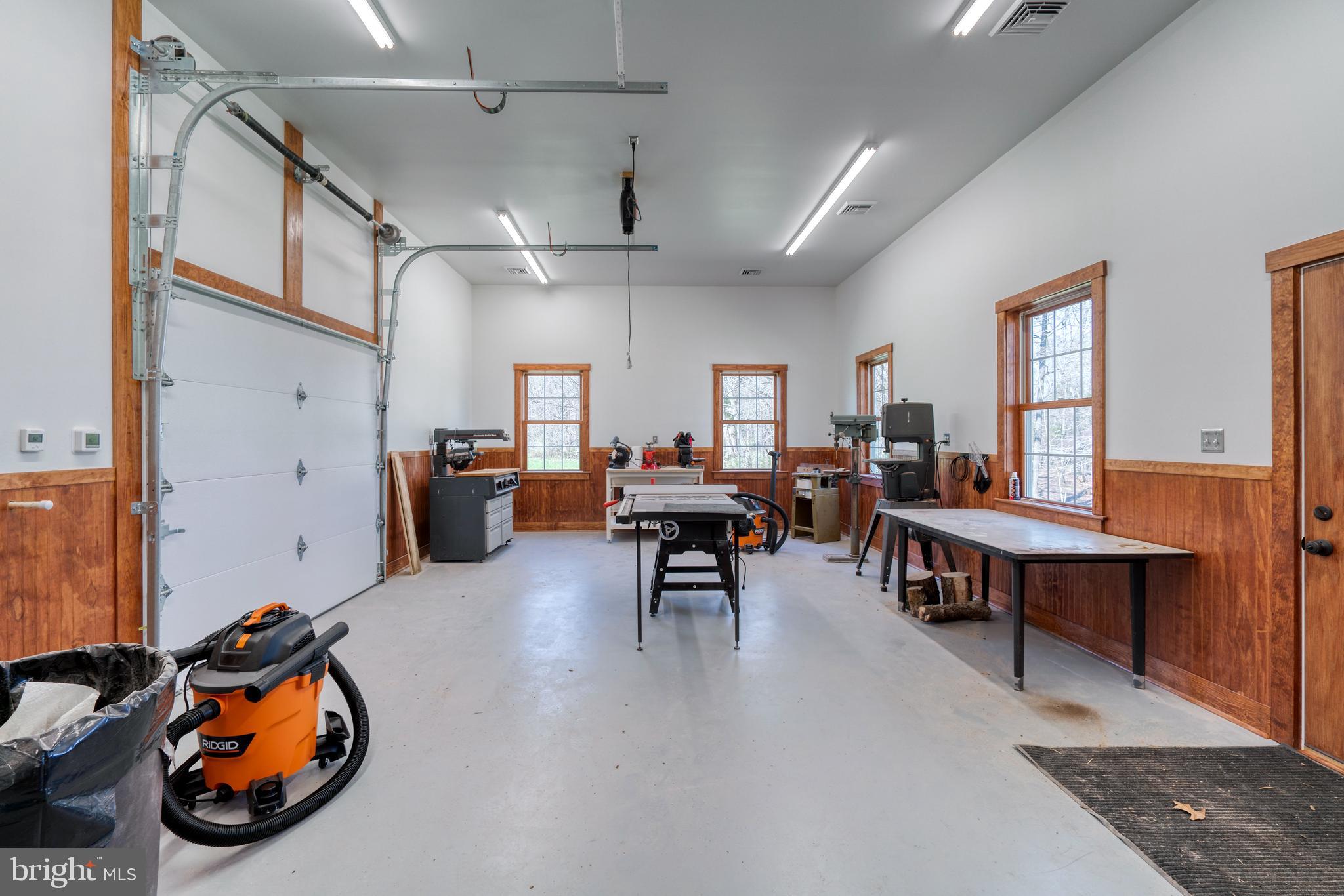 BROAD NECK - Residential