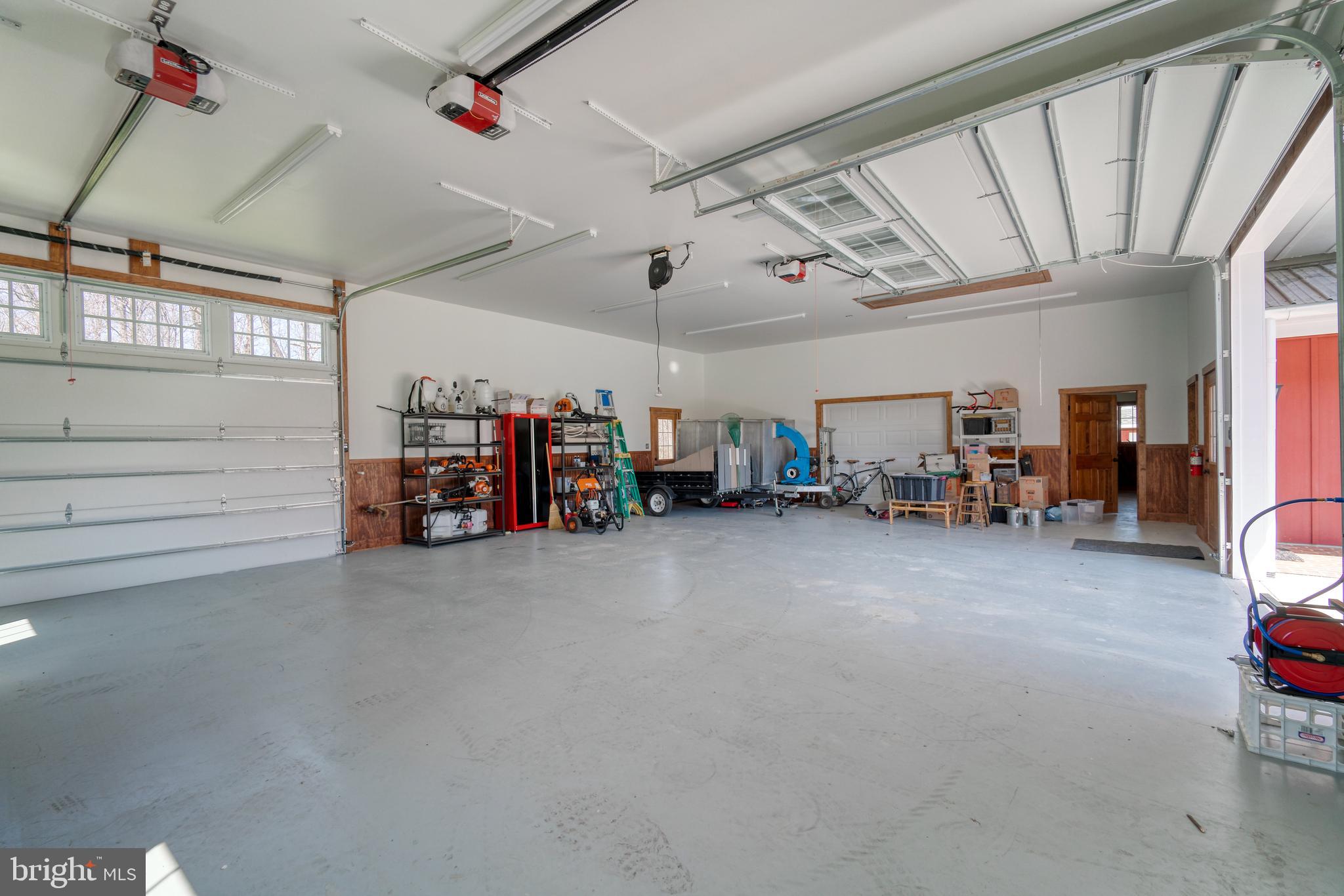 BROAD NECK - Residential