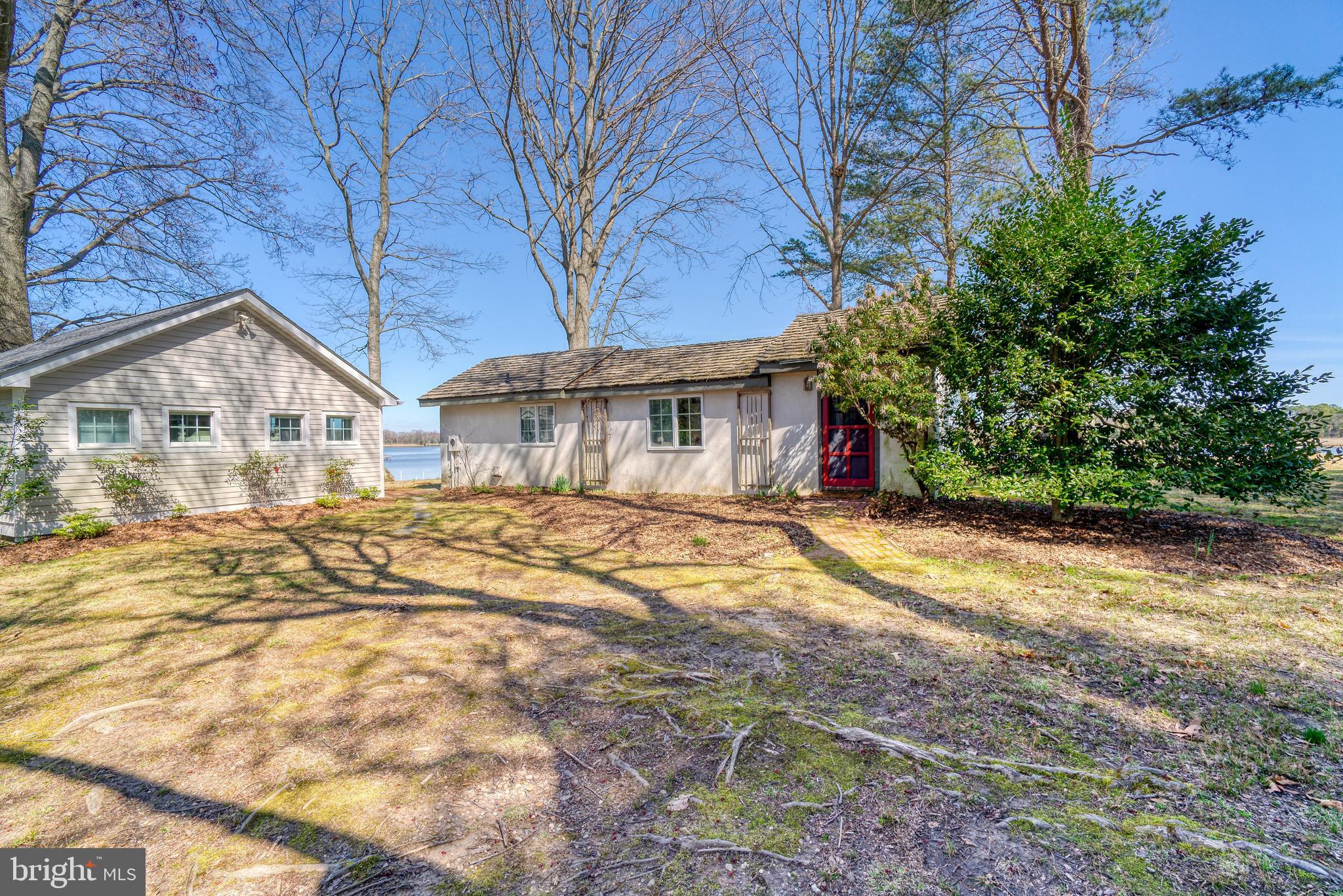 BROAD NECK - Residential