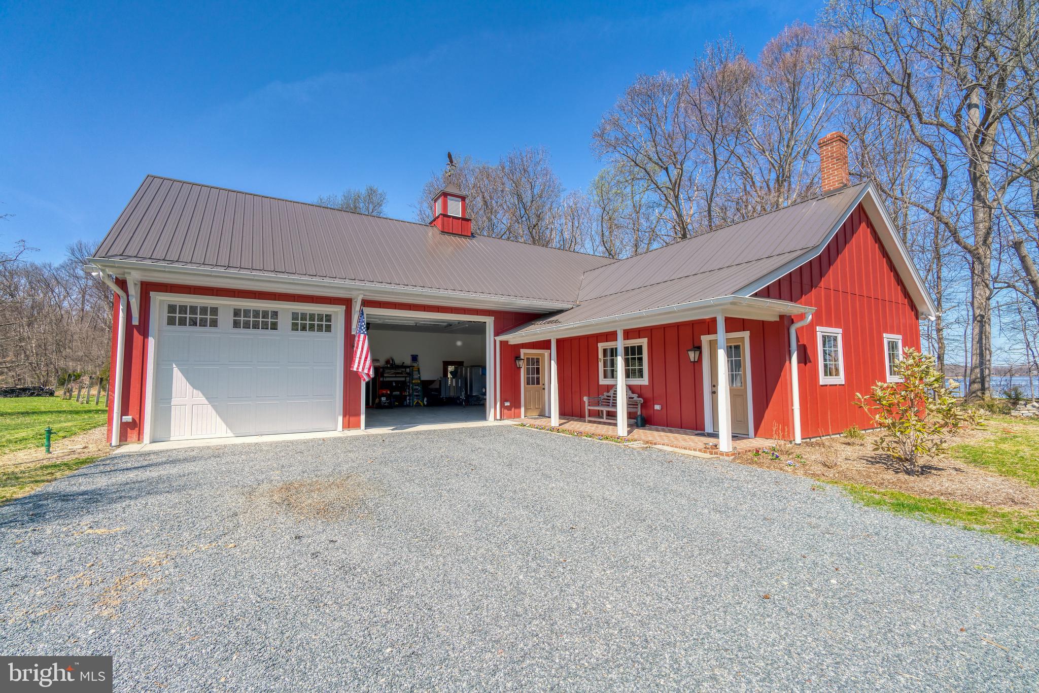 BROAD NECK - Residential