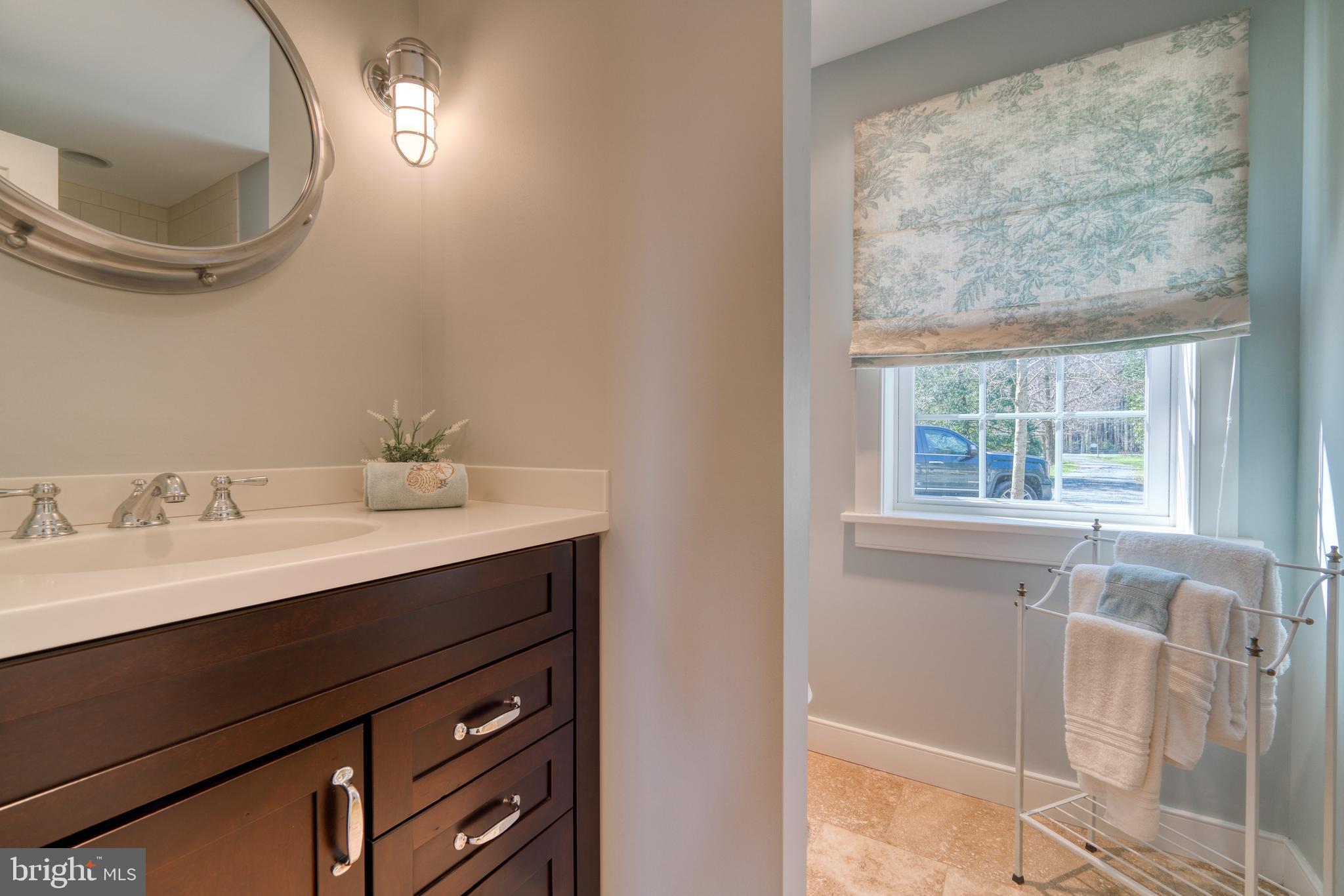 BROAD NECK - Residential