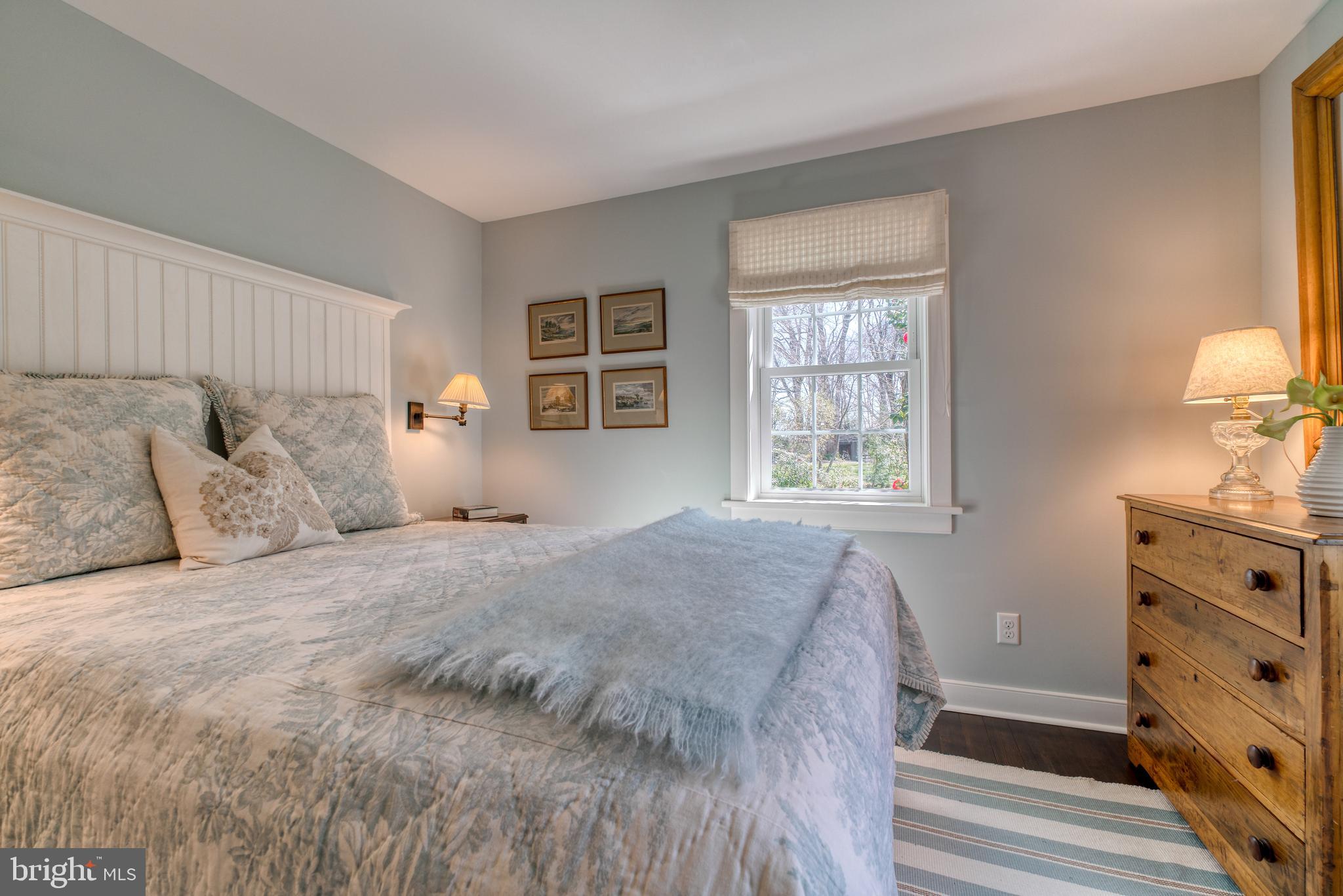 BROAD NECK - Residential