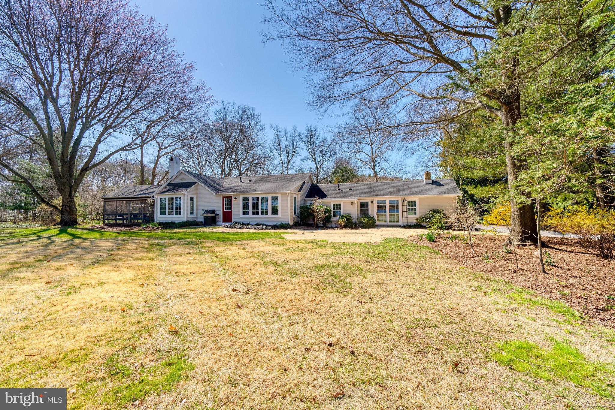 BROAD NECK - Residential