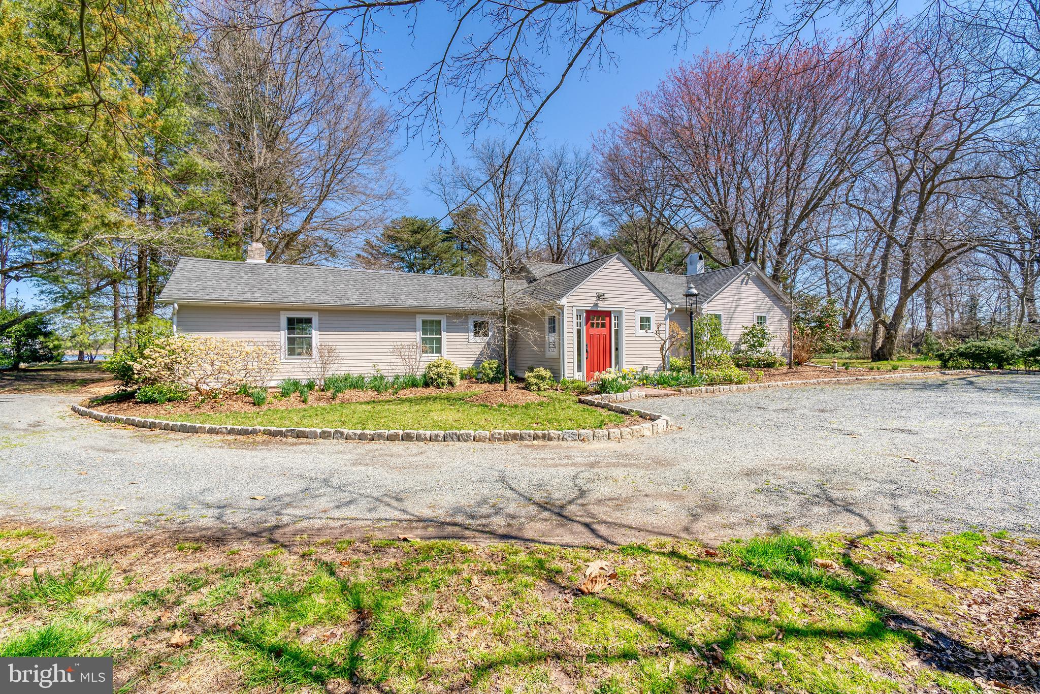 BROAD NECK - Residential