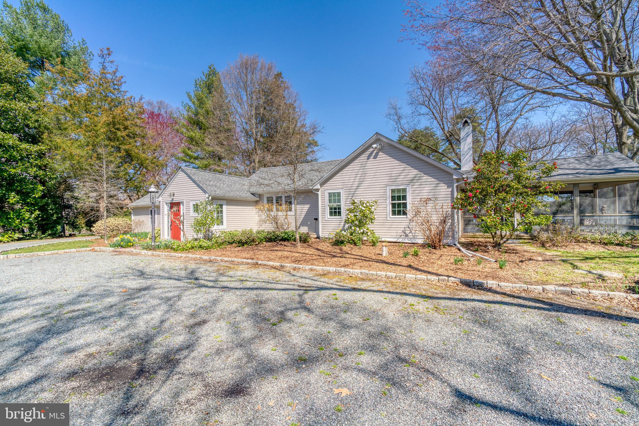 BROAD NECK - Residential