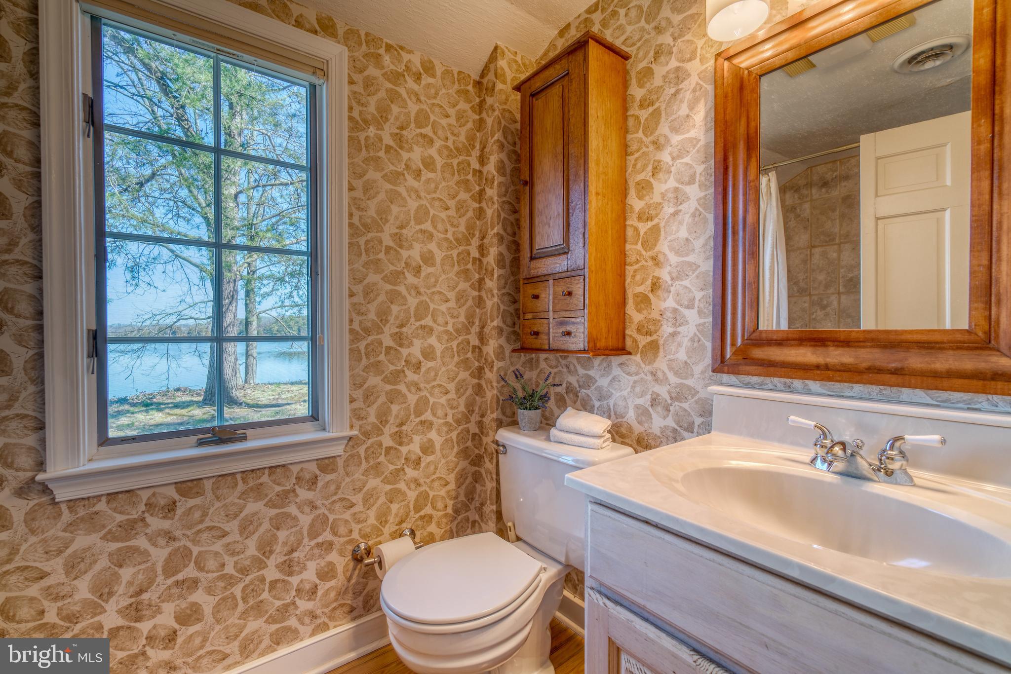 BROAD NECK - Residential