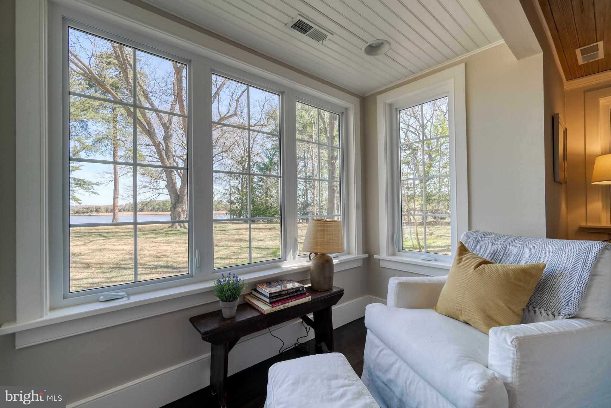 BROAD NECK - Residential