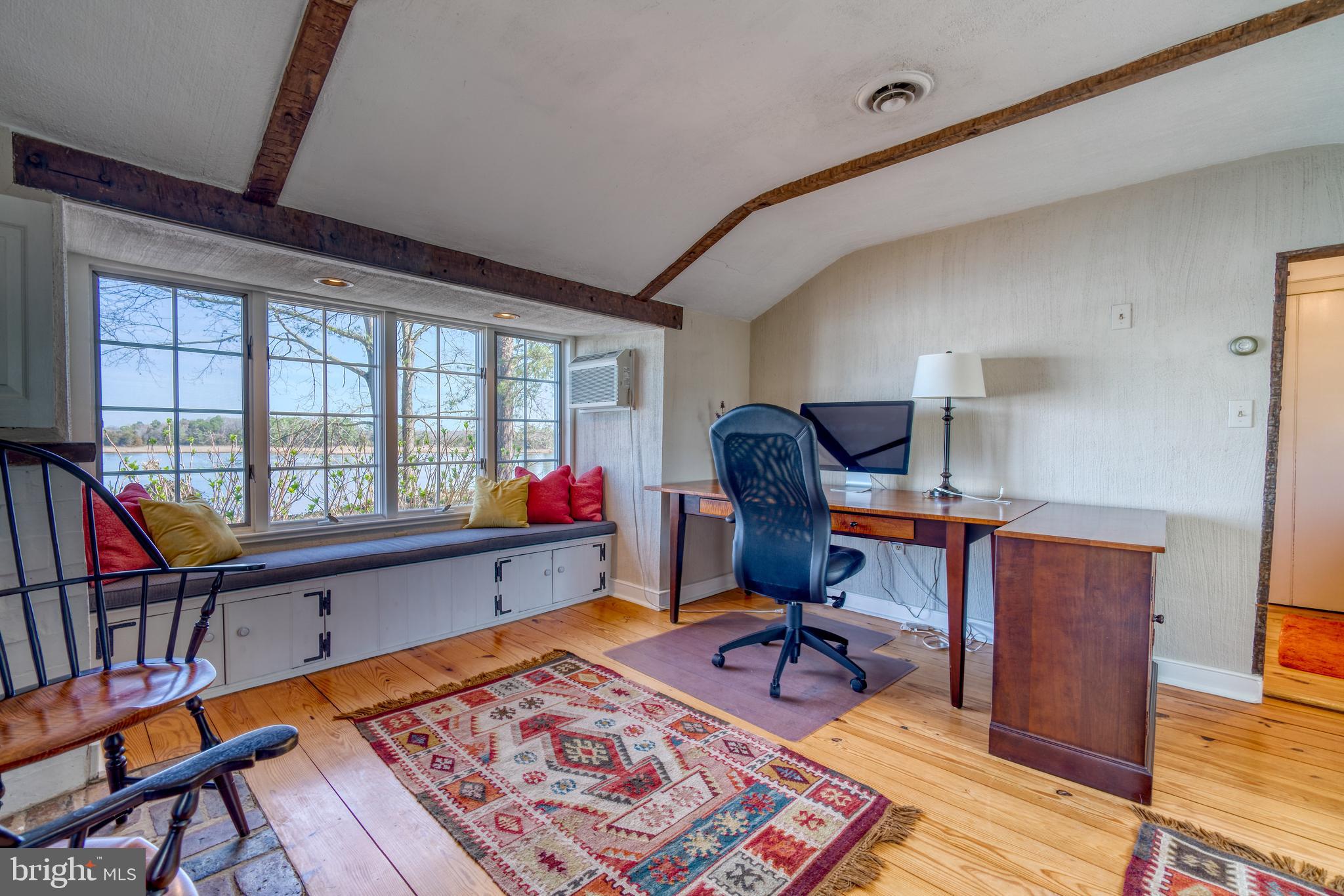 BROAD NECK - Residential