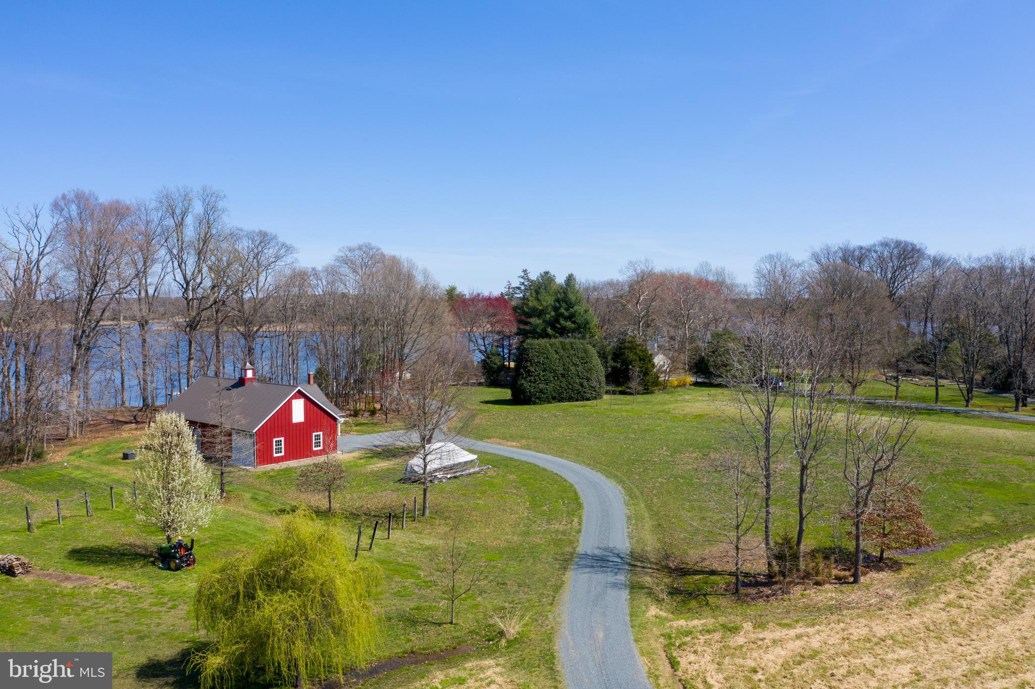 BROAD NECK - Residential