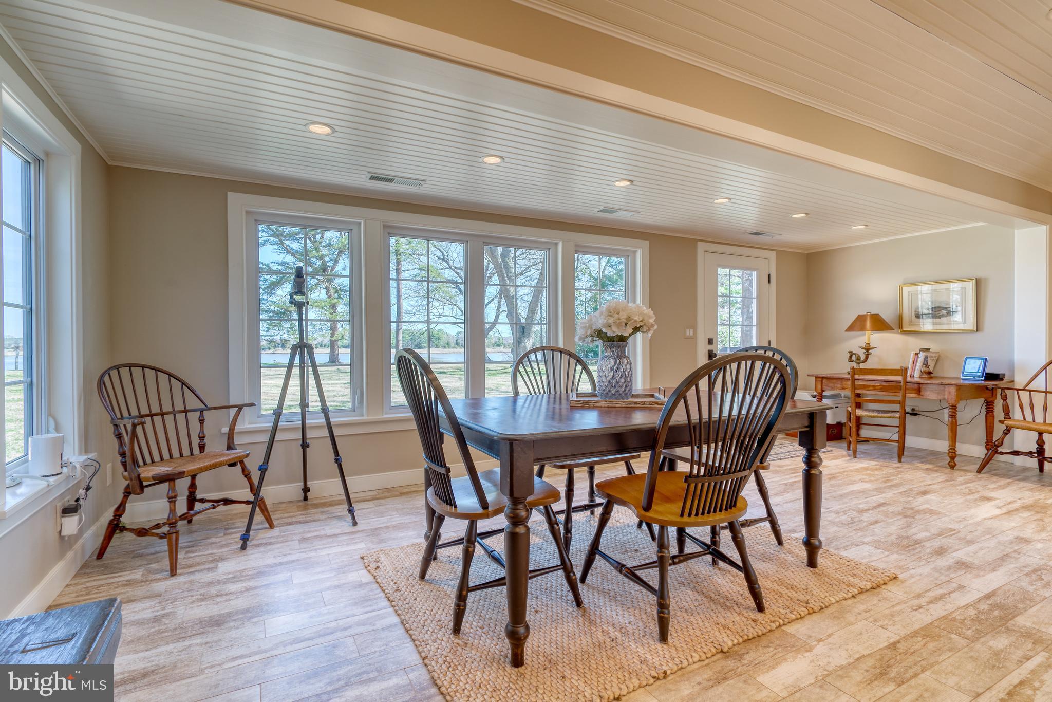 BROAD NECK - Residential