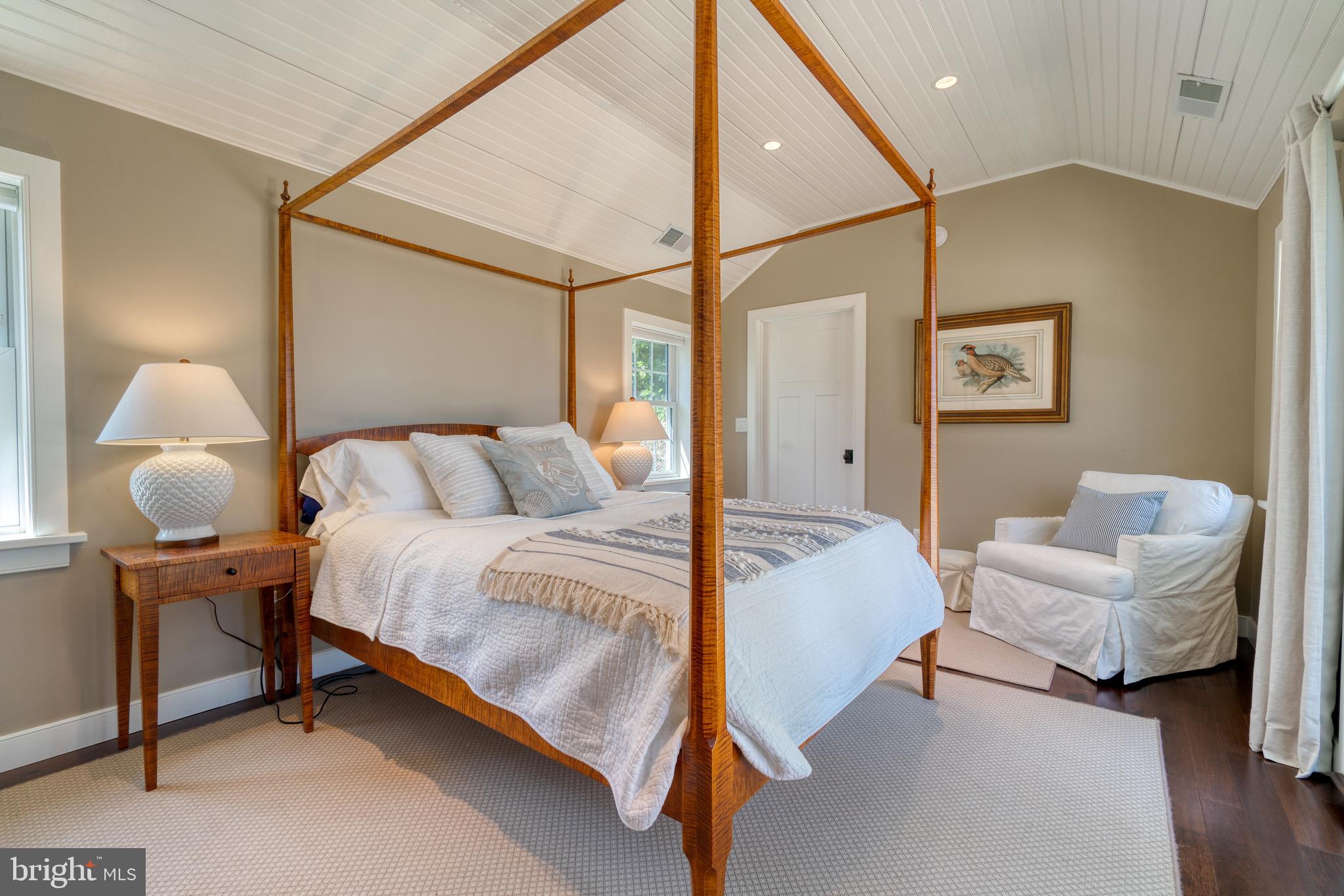 BROAD NECK - Residential