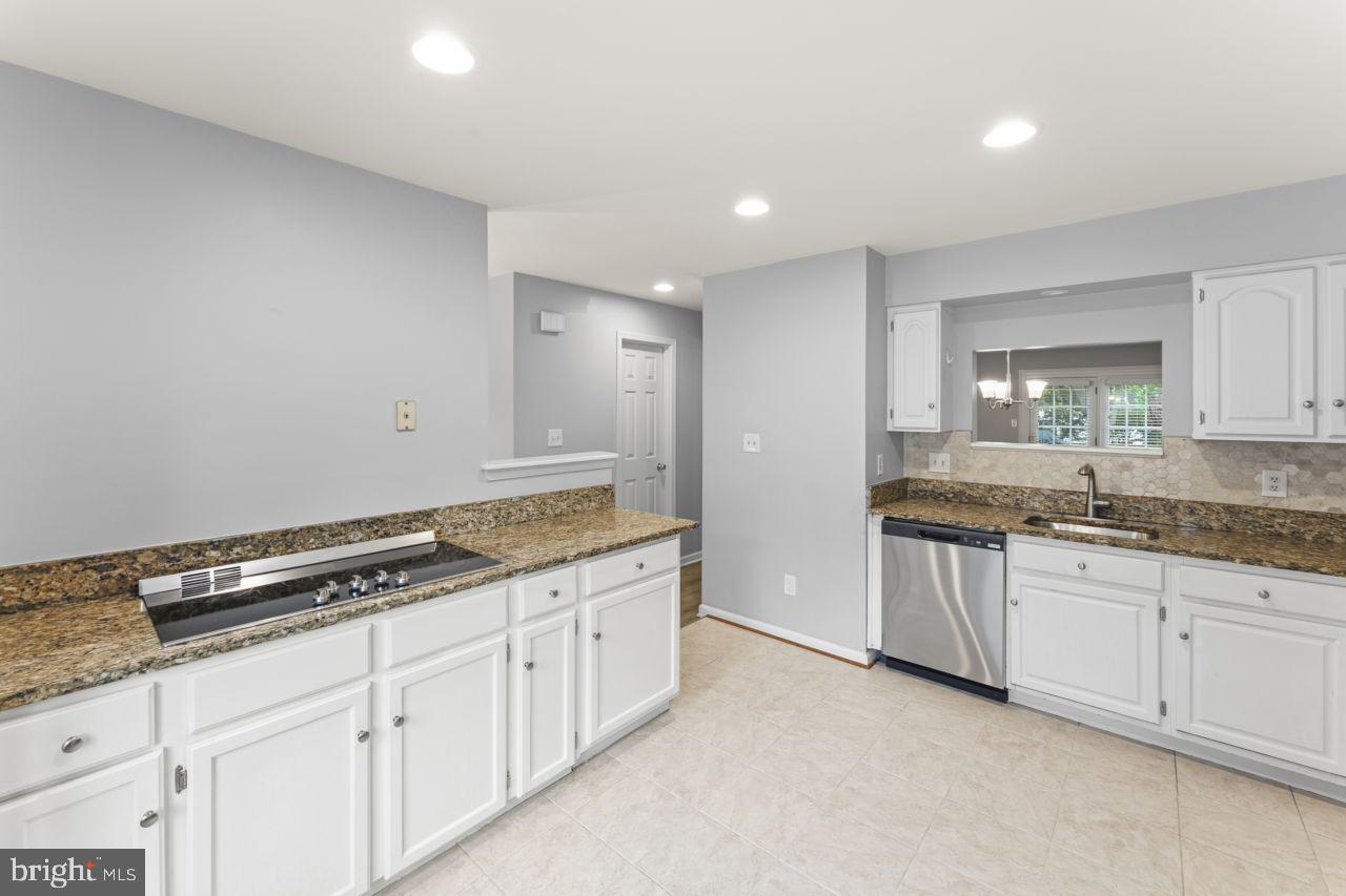 3701 ROXBURY LANE