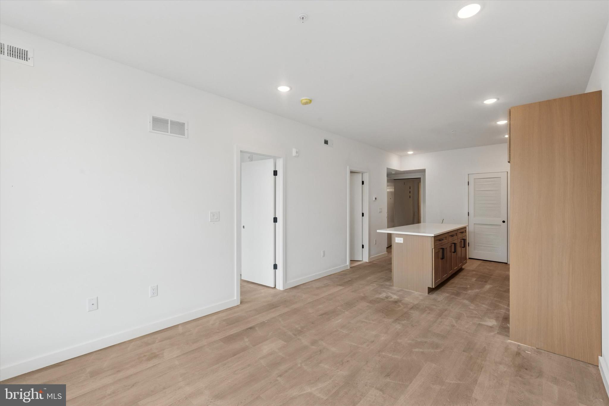 QUEEN VILLAGE - Residential Lease
