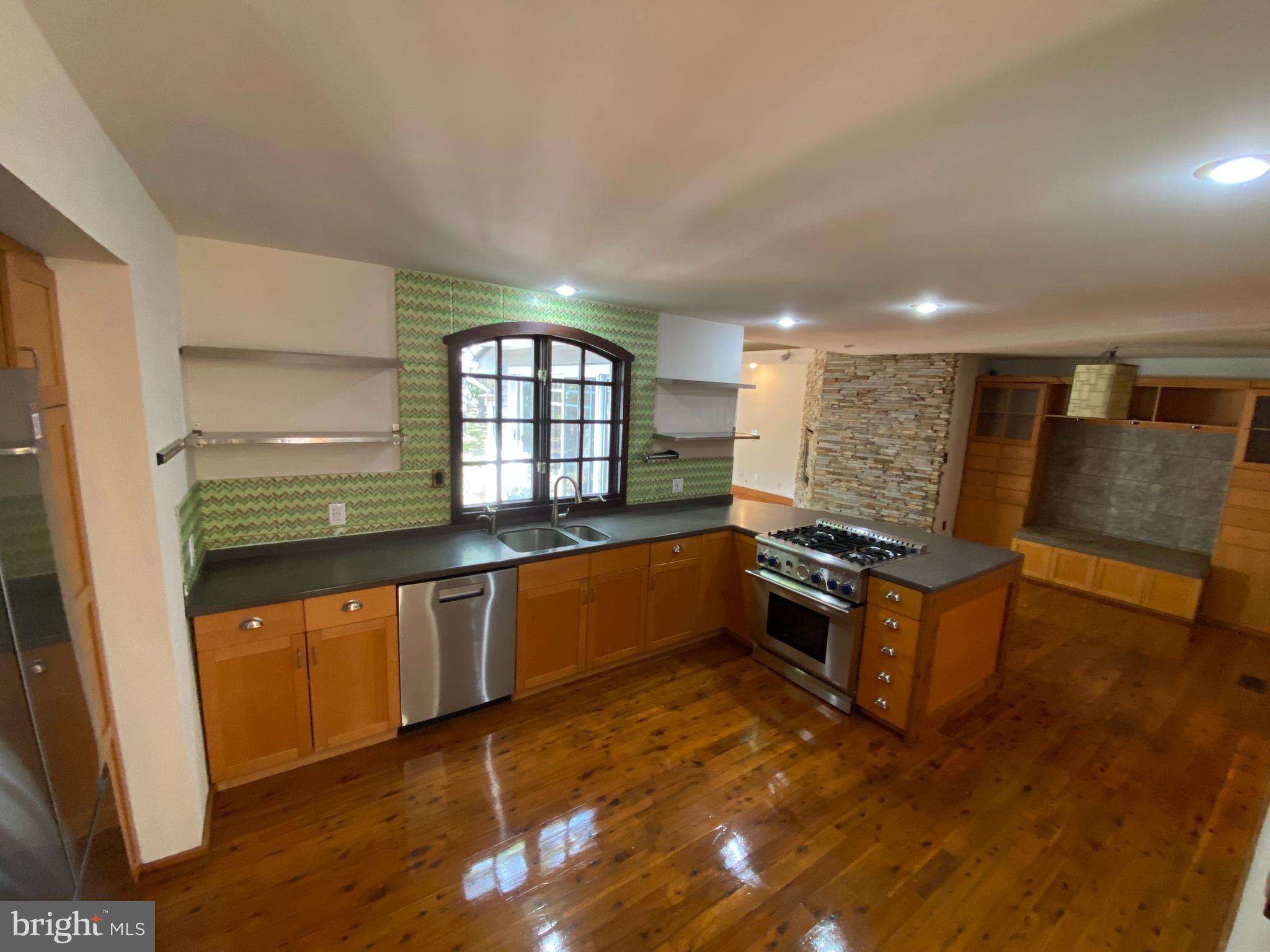 LEAVELLS CROSSING - Residential Lease